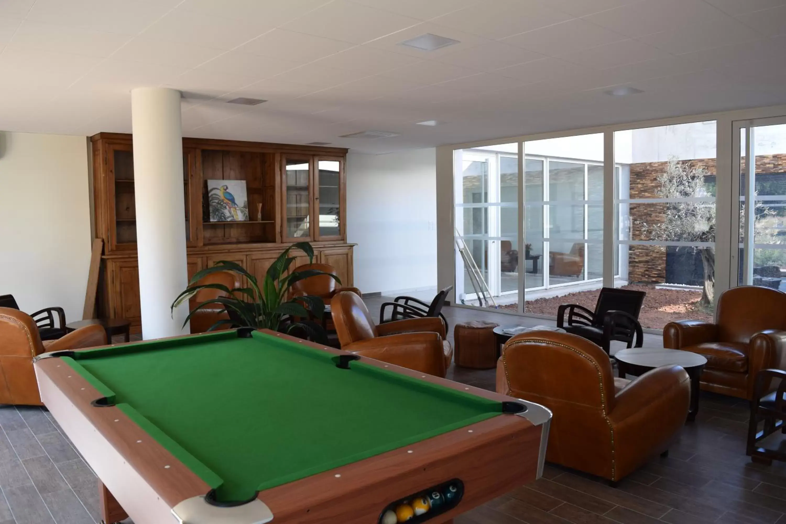 Lounge or bar, Billiards in Résidence Estérazur