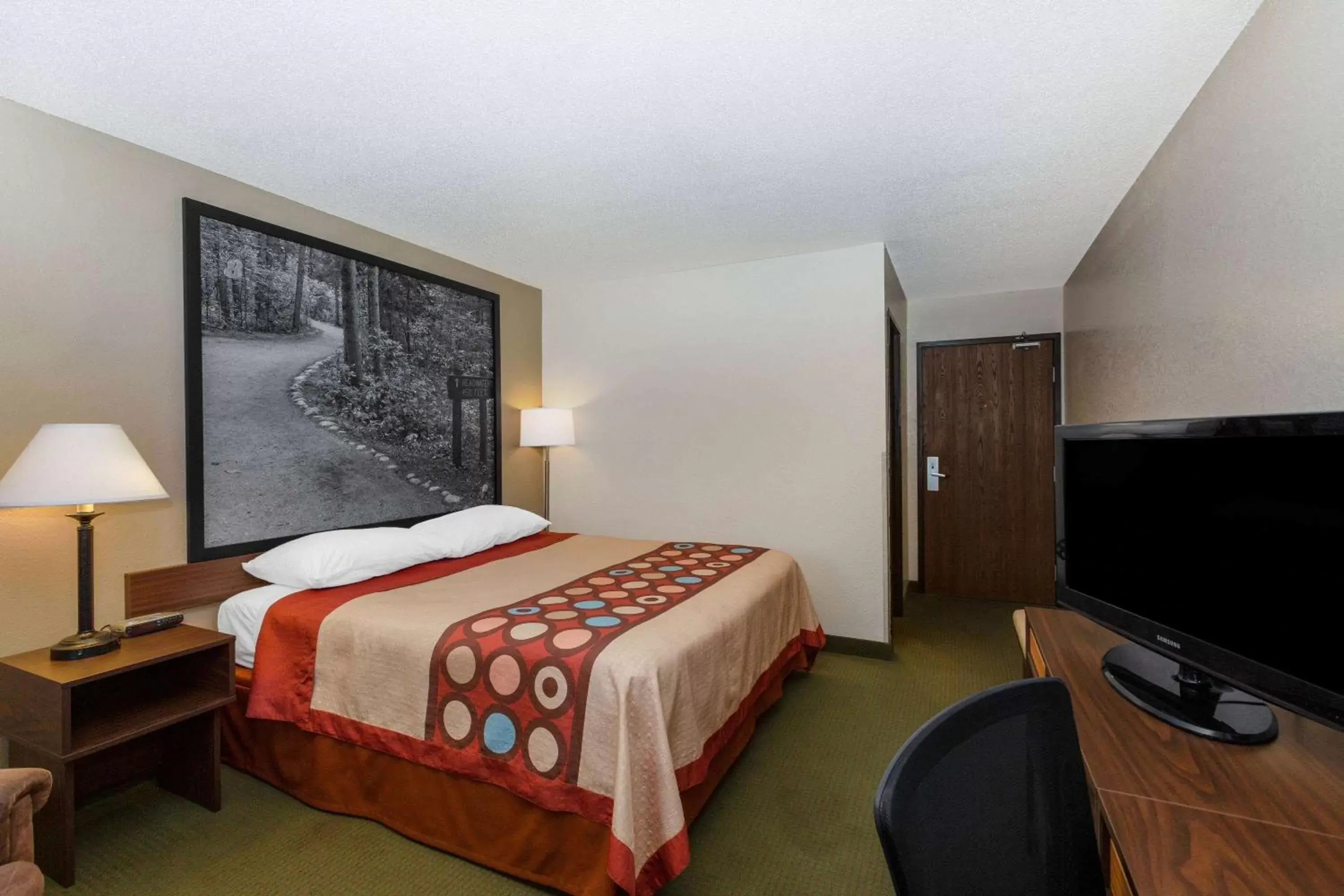 Photo of the whole room, Bed in Super 8 by Wyndham Bemidji MN