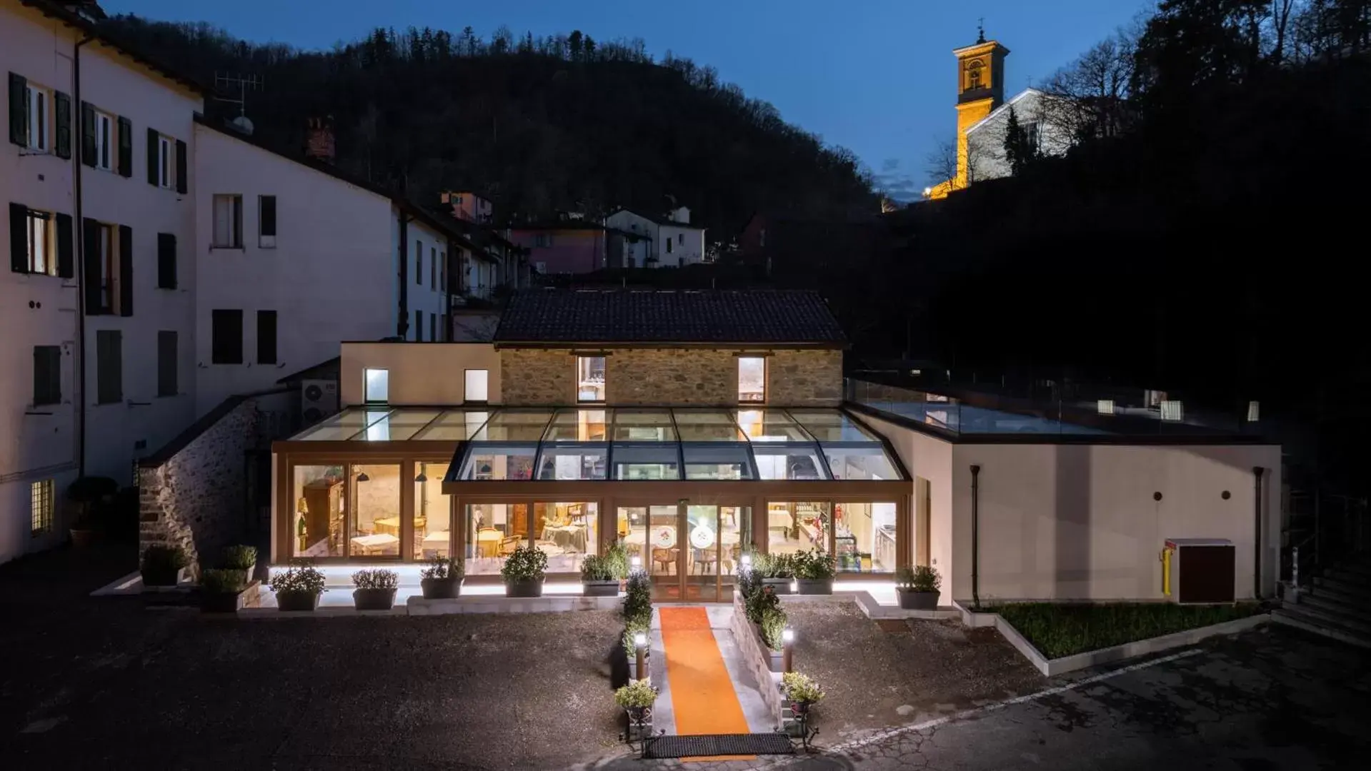 Restaurant/places to eat, Property Building in Hotel Roma