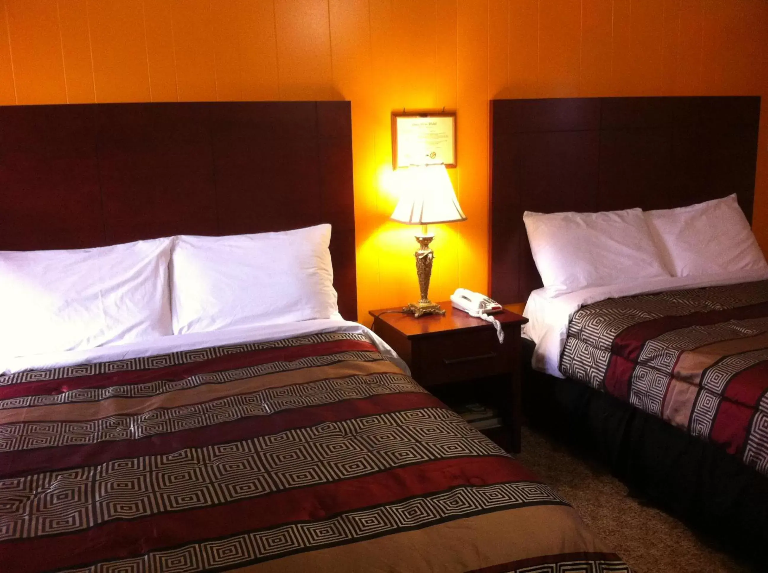 Bed in Deep River Motel