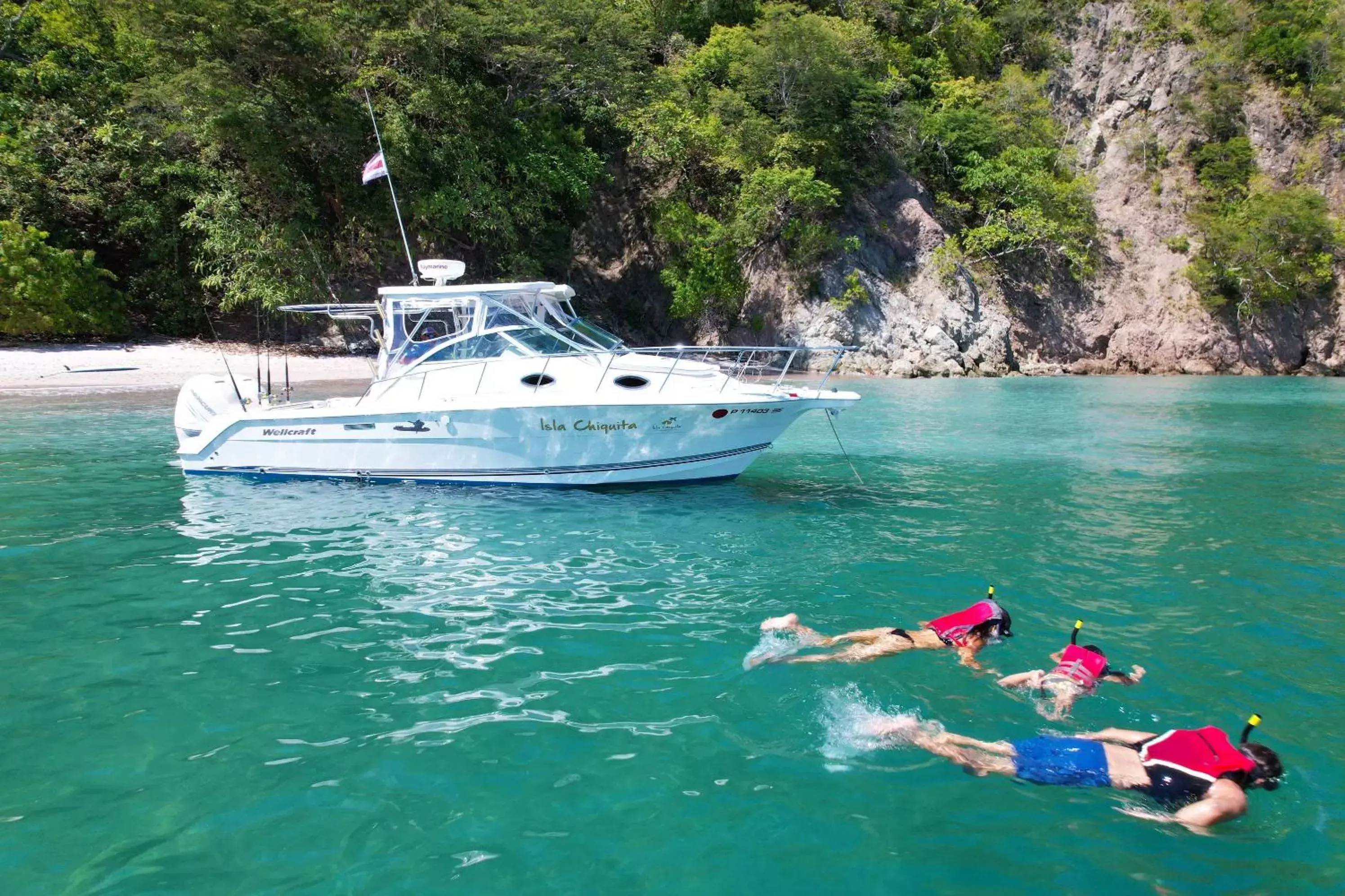 Snorkeling in Isla Chiquita Glamping Hotel