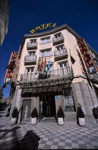 Facade/entrance, Property Building in Reino de Granada