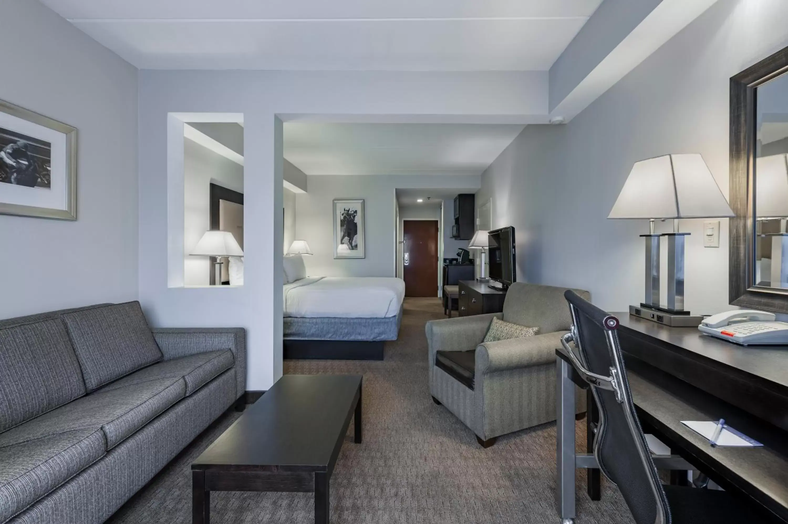 Junior Suite in Holiday Inn Express & Suites Laurel Lakes by IHG Junior Suite in Holiday Inn Express & Suites Laurel Lakes by IHG