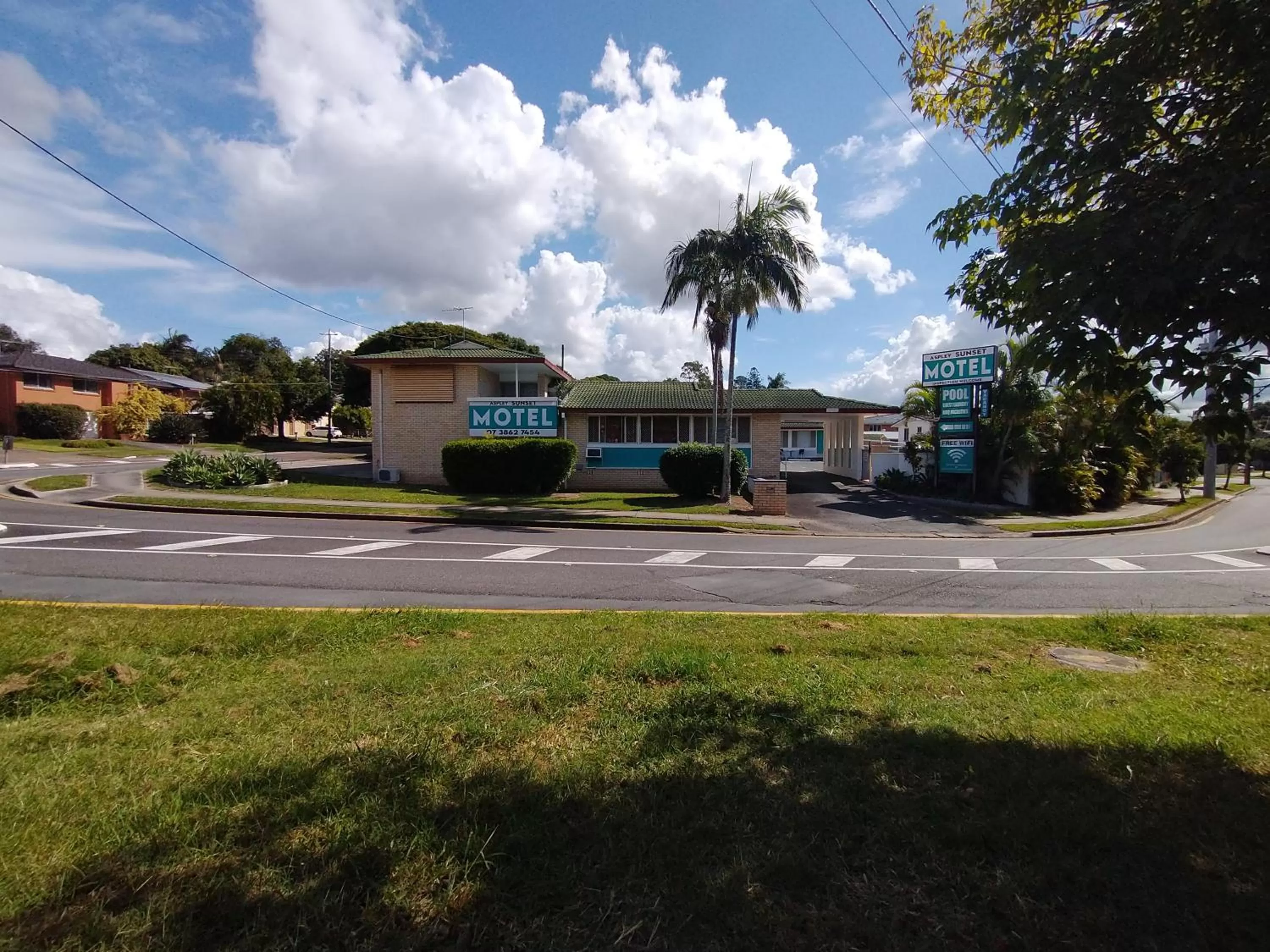 Property building in Aspley Sunset Motel