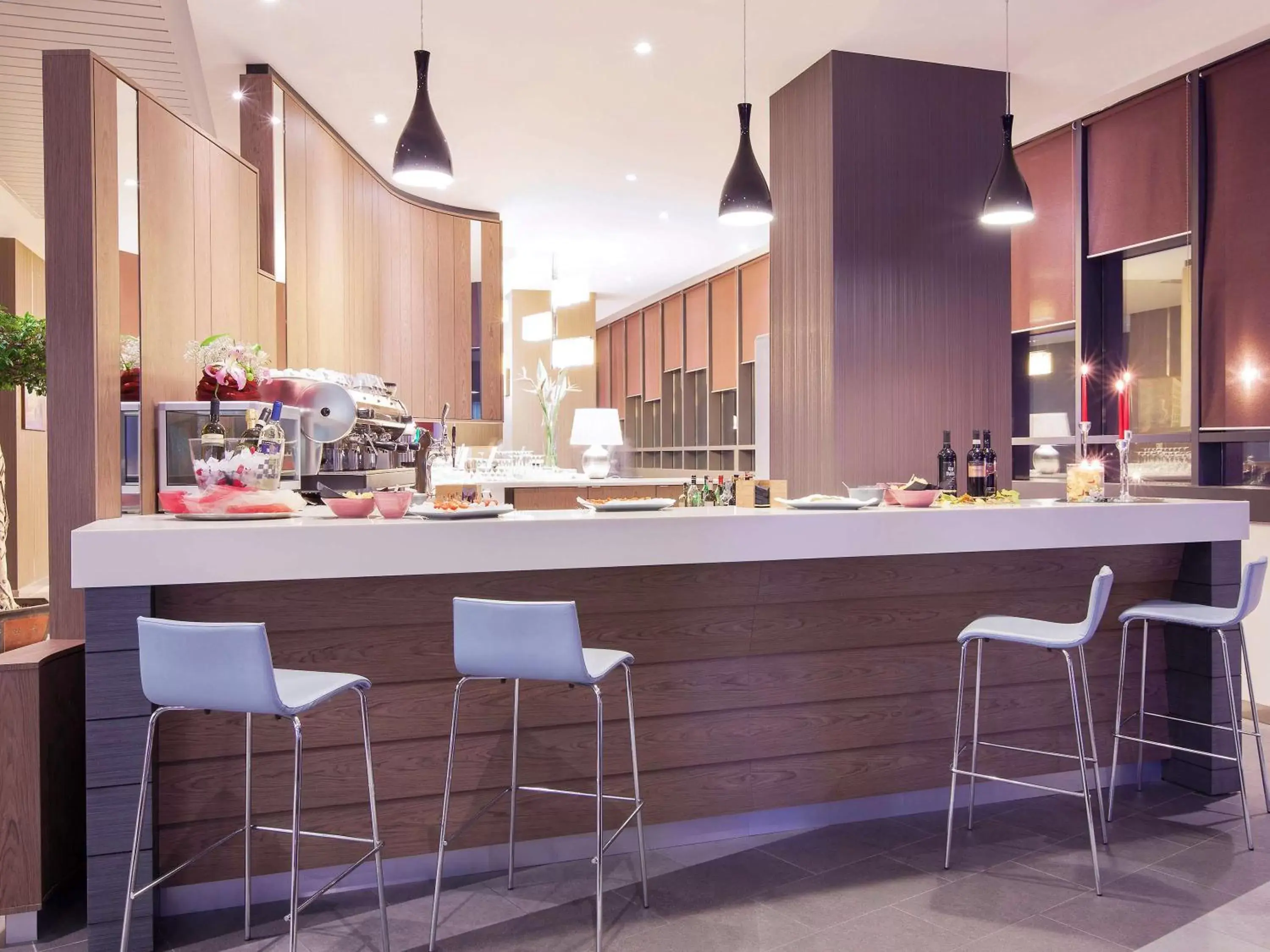 Lounge or bar, Restaurant/Places to Eat in Ibis Styles Roma Eur