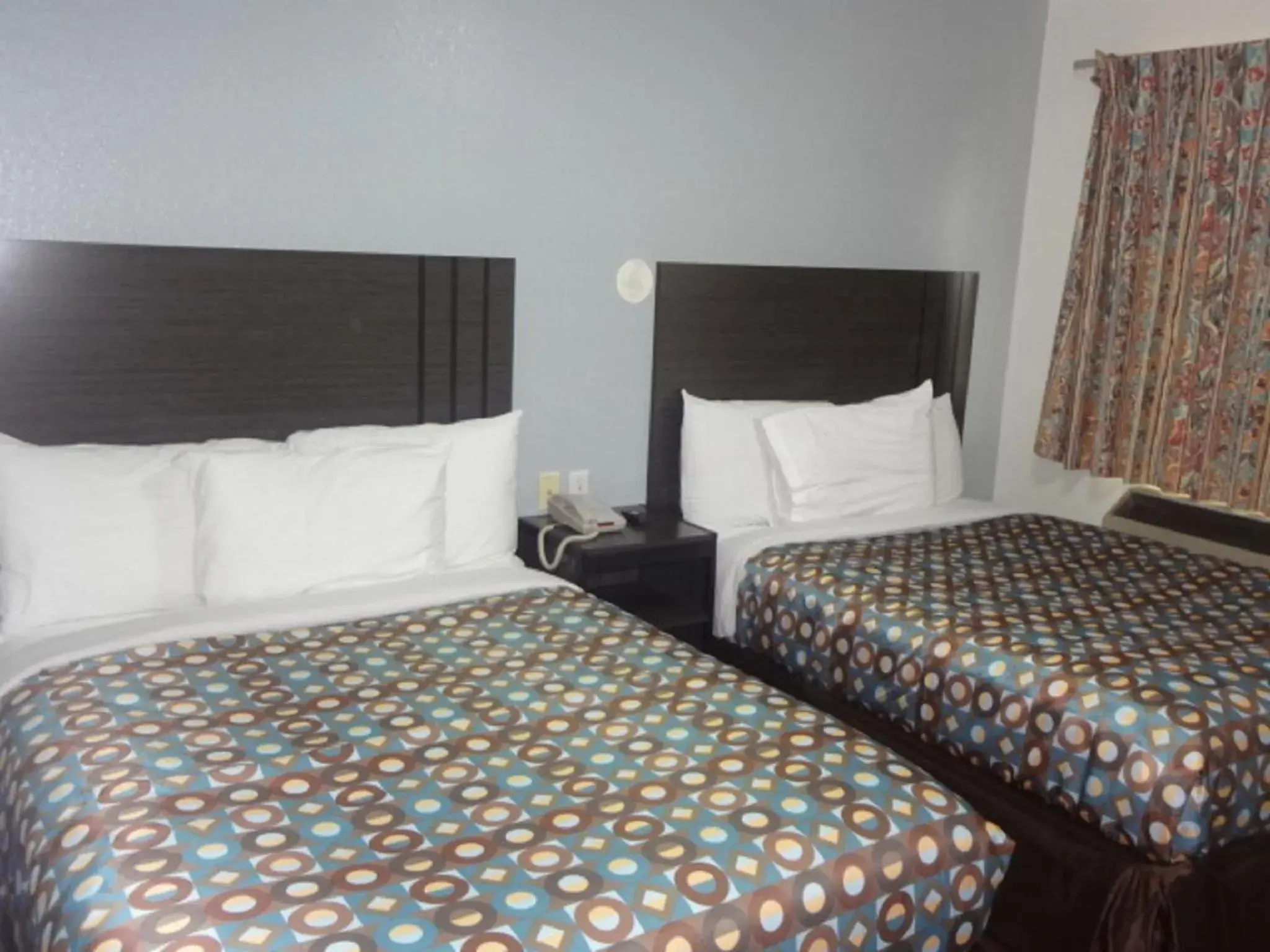 Bed in Americas Best Value Inn Stillwater