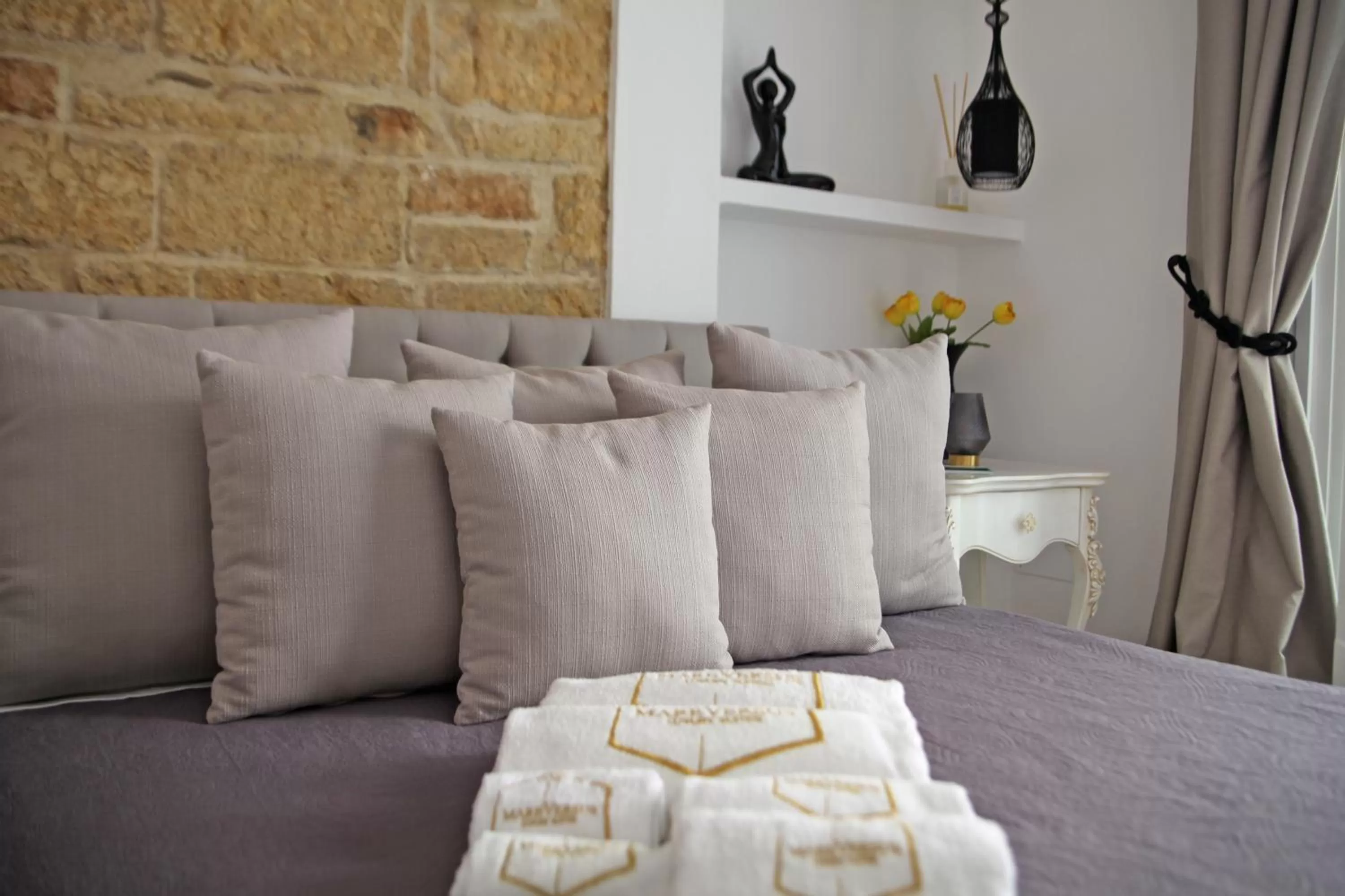 Photo of the whole room in Mare Versus Luxury Suites