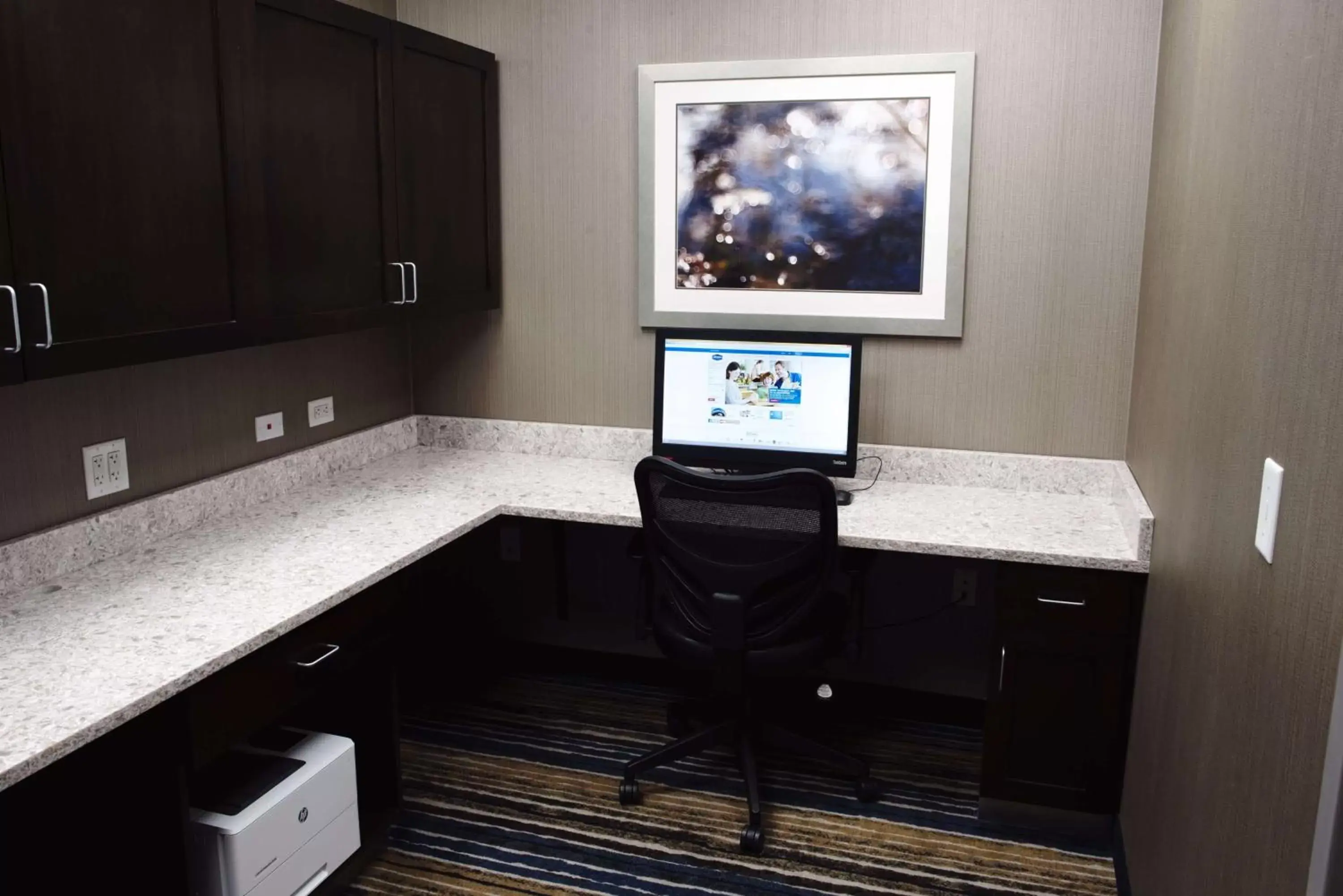 Business facilities, TV/Entertainment Center in Hampton Inn By Hilton - Suites Des Moines-Urbandale IA