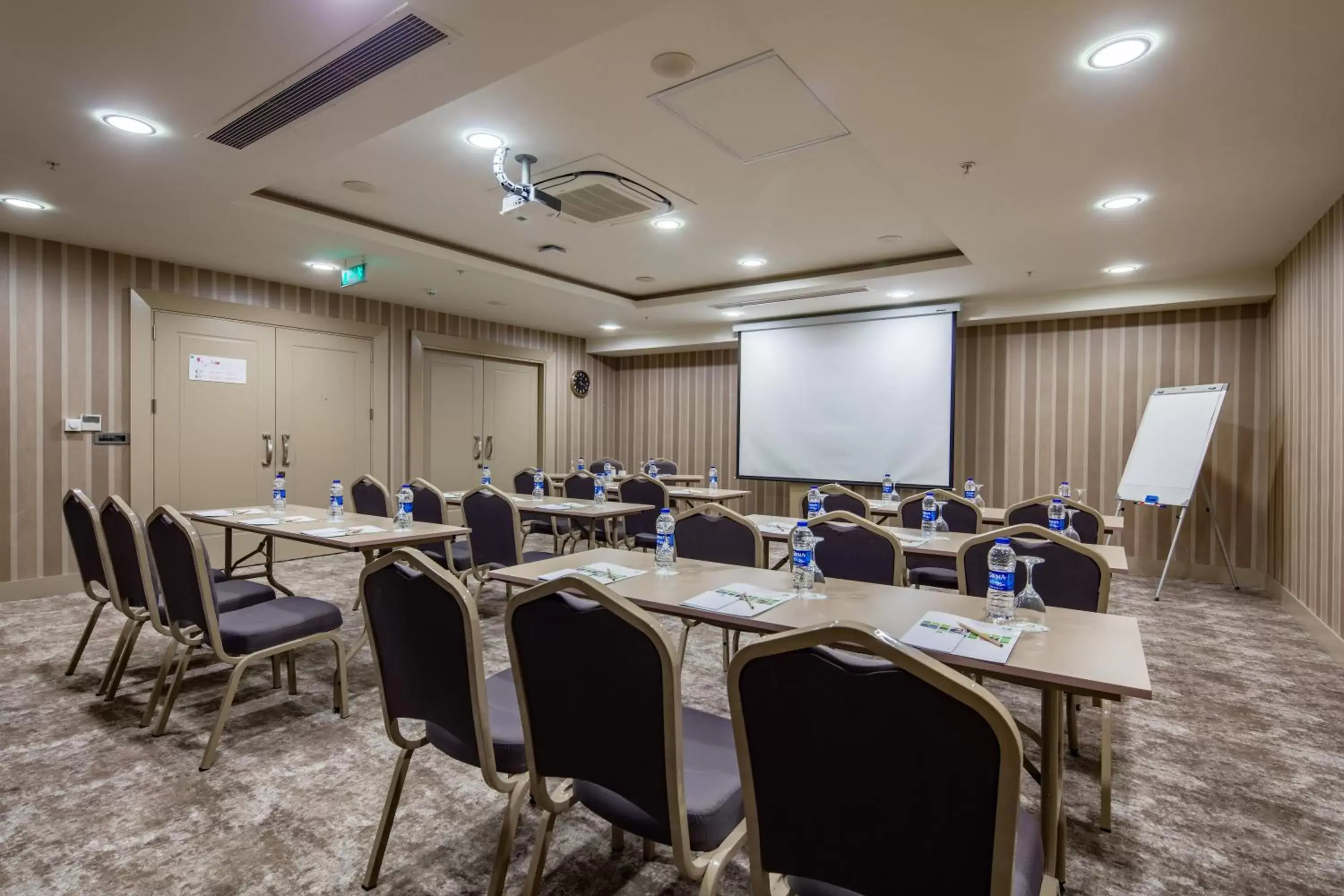 Meeting/conference room in Holiday Inn Antalya - Lara, an IHG Hotel