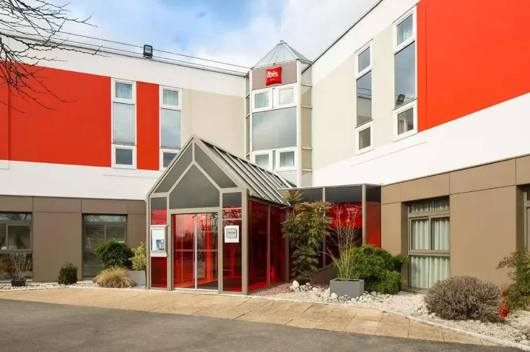 Property Building in ibis Aulnay Paris Nord Expo