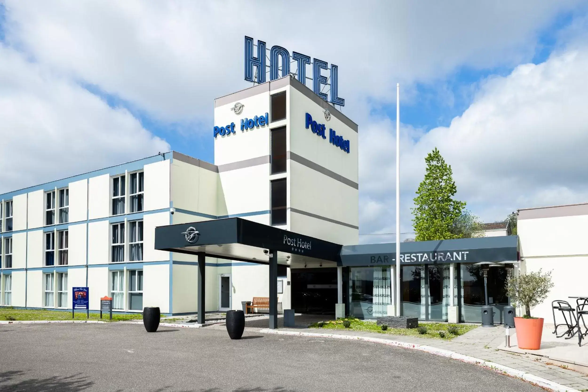 Facade/entrance in Globales Post Hotel & Wellness Facade/entrance in Globales Post Hotel & Wellness