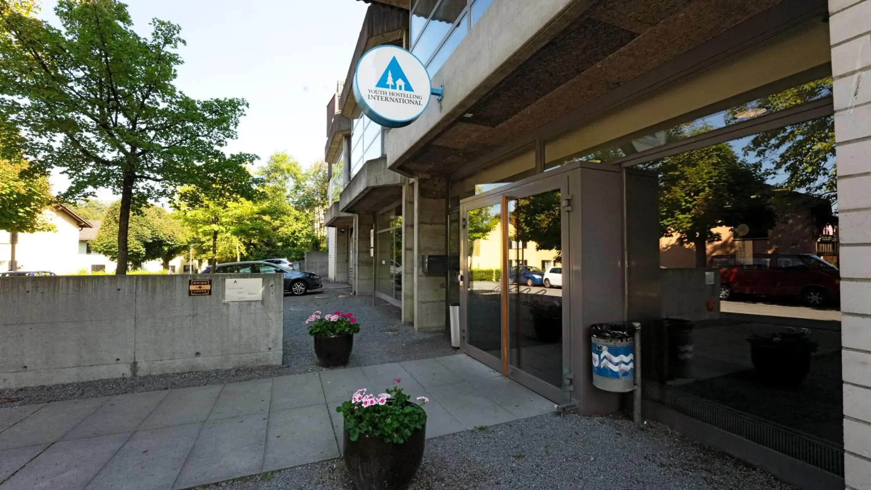 Facade/entrance in Luzern Youth Hostel