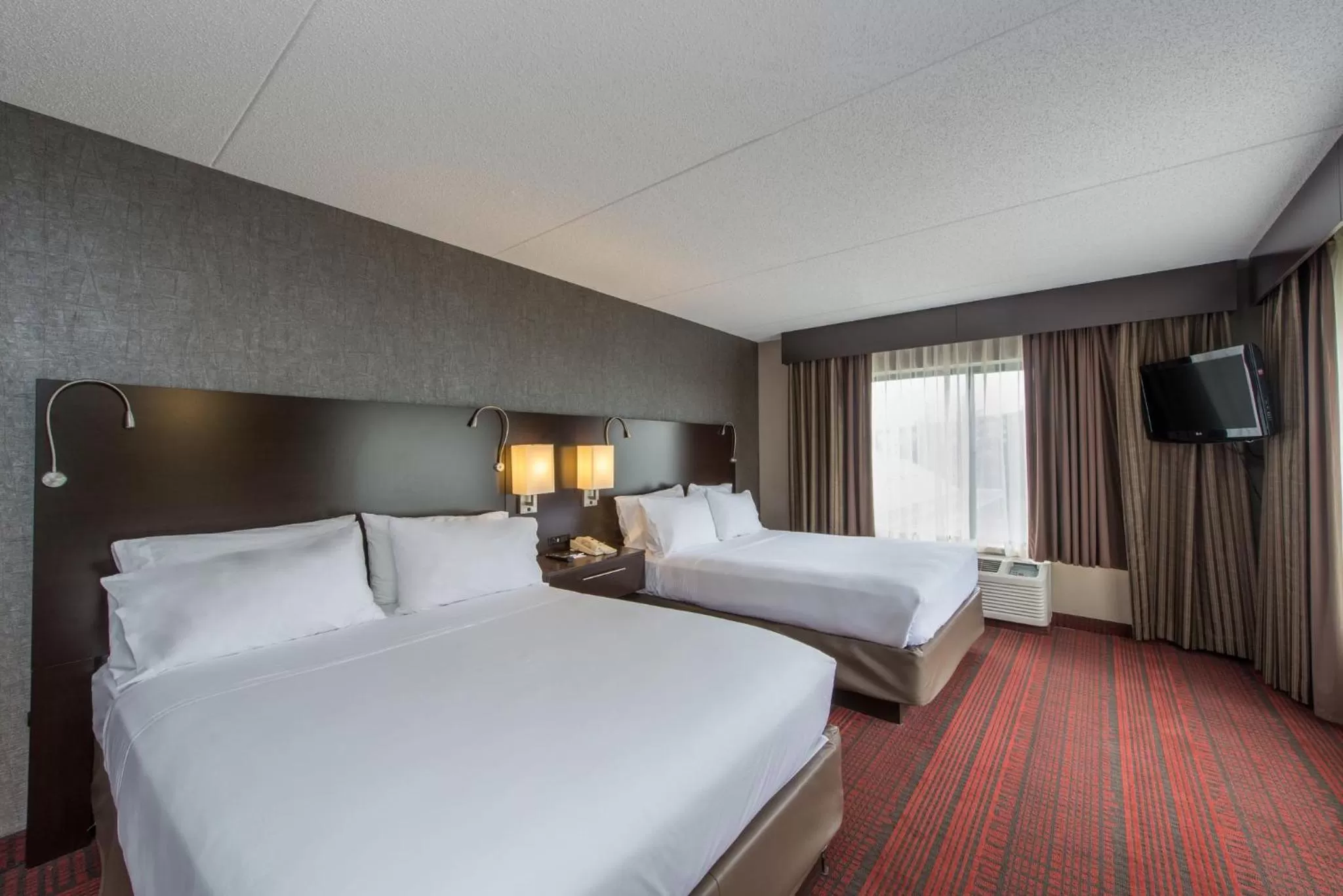 Bedroom, Bed in Holiday Inn Express Hotel & Suites Auburn by IHG