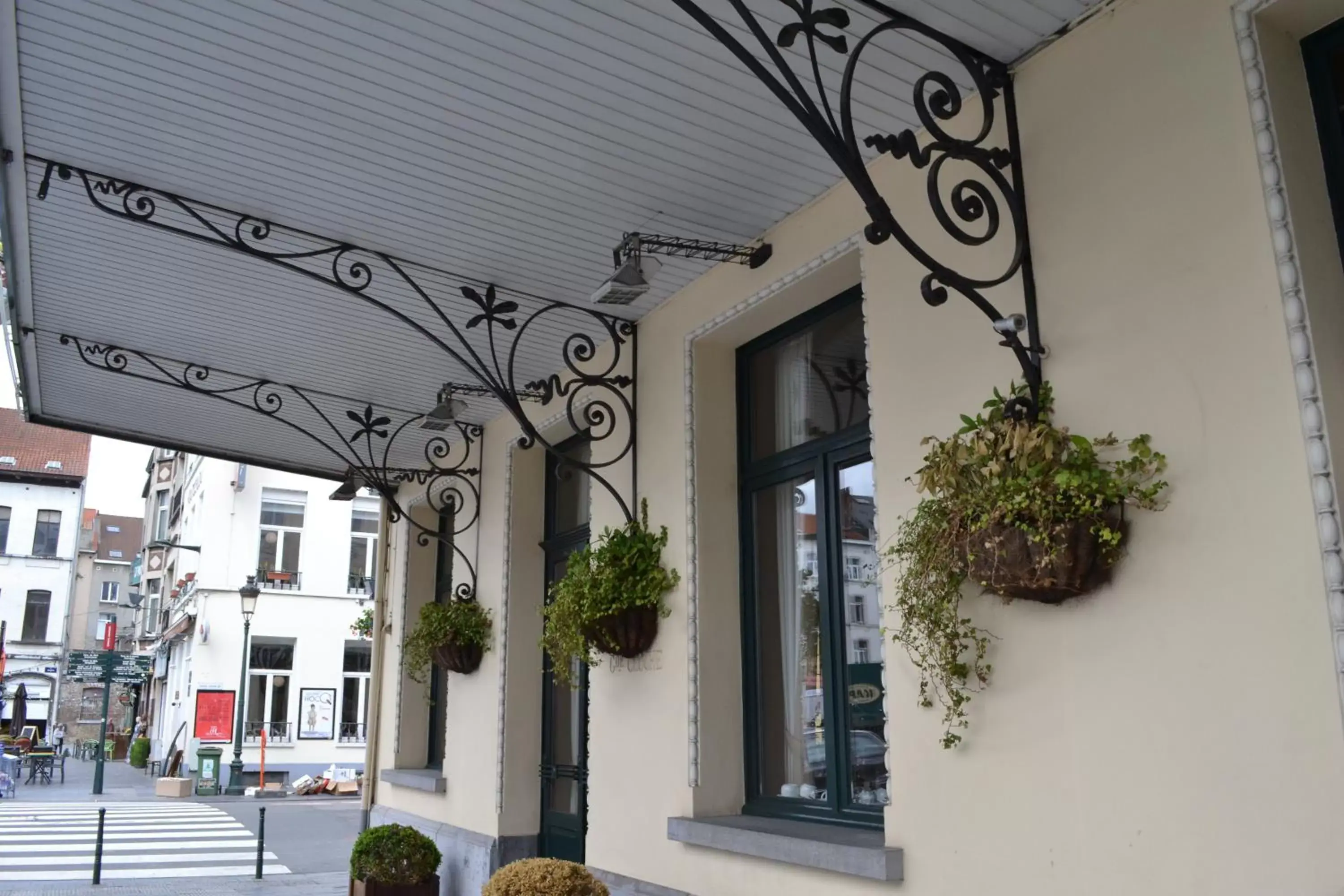 Facade/entrance in Hotel La Grande Cloche