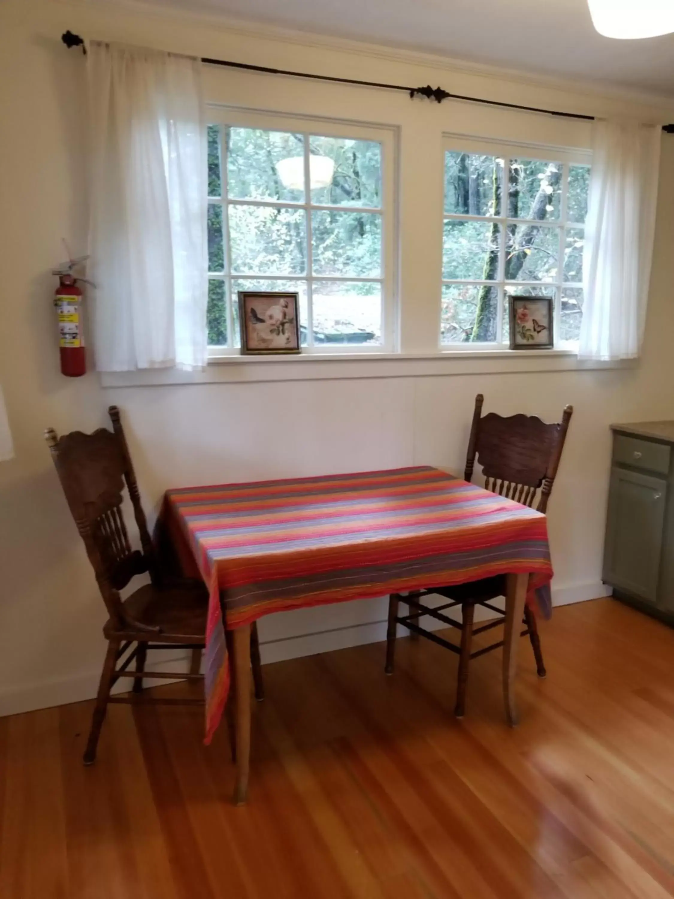 Dining Area in China Creek Cottages