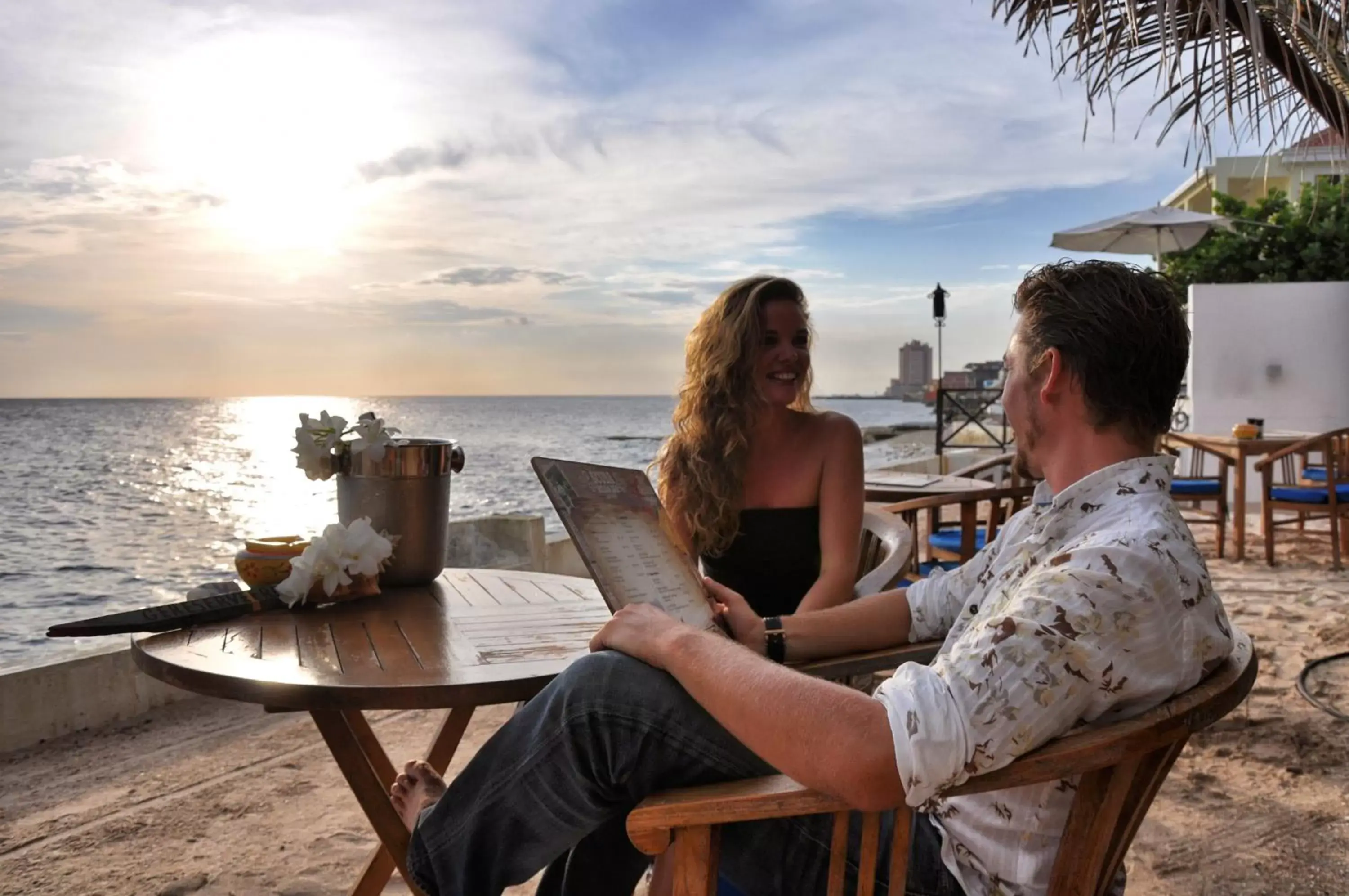 Restaurant/places to eat in Scuba Lodge & Suites Restaurant/places to eat in Scuba Lodge & Suites