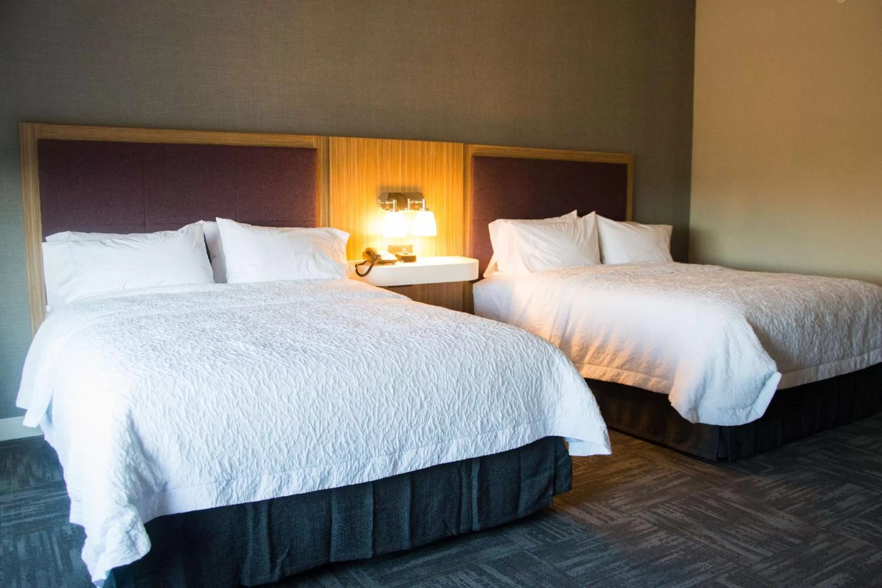 Bed in Hampton Inn & Suites Warrington Horsham