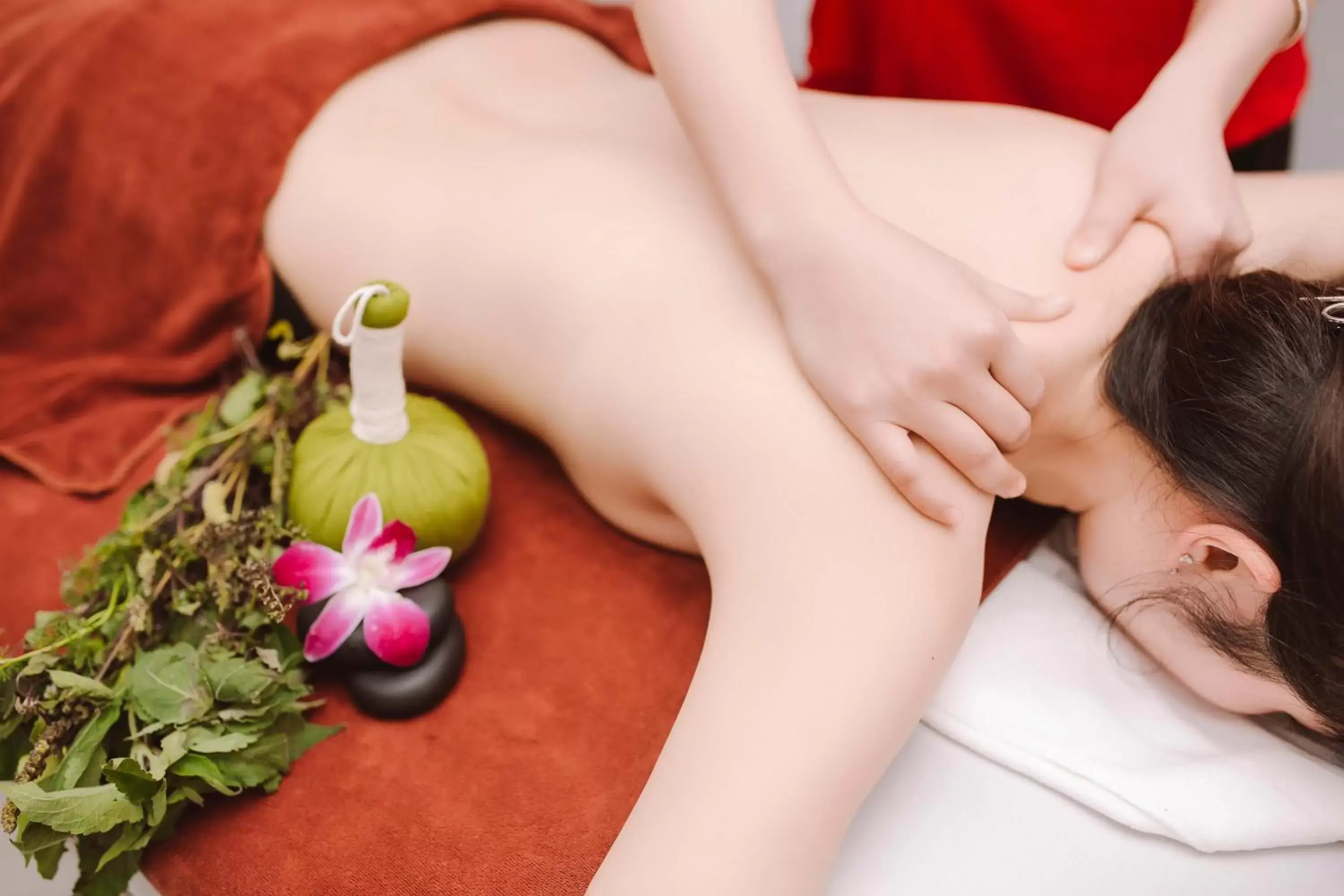 Massage in Reyna Hotel Hanoi & Spa