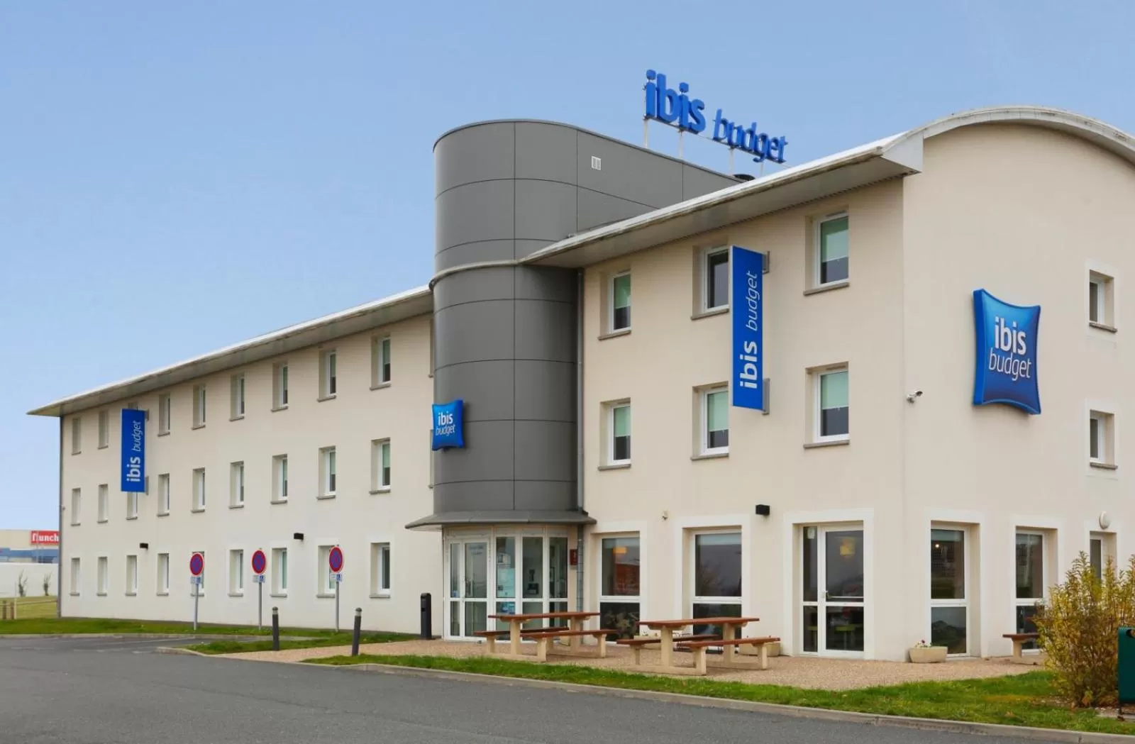 Facade/entrance in Hotel Ibis Budget Cosne Sur Loire
