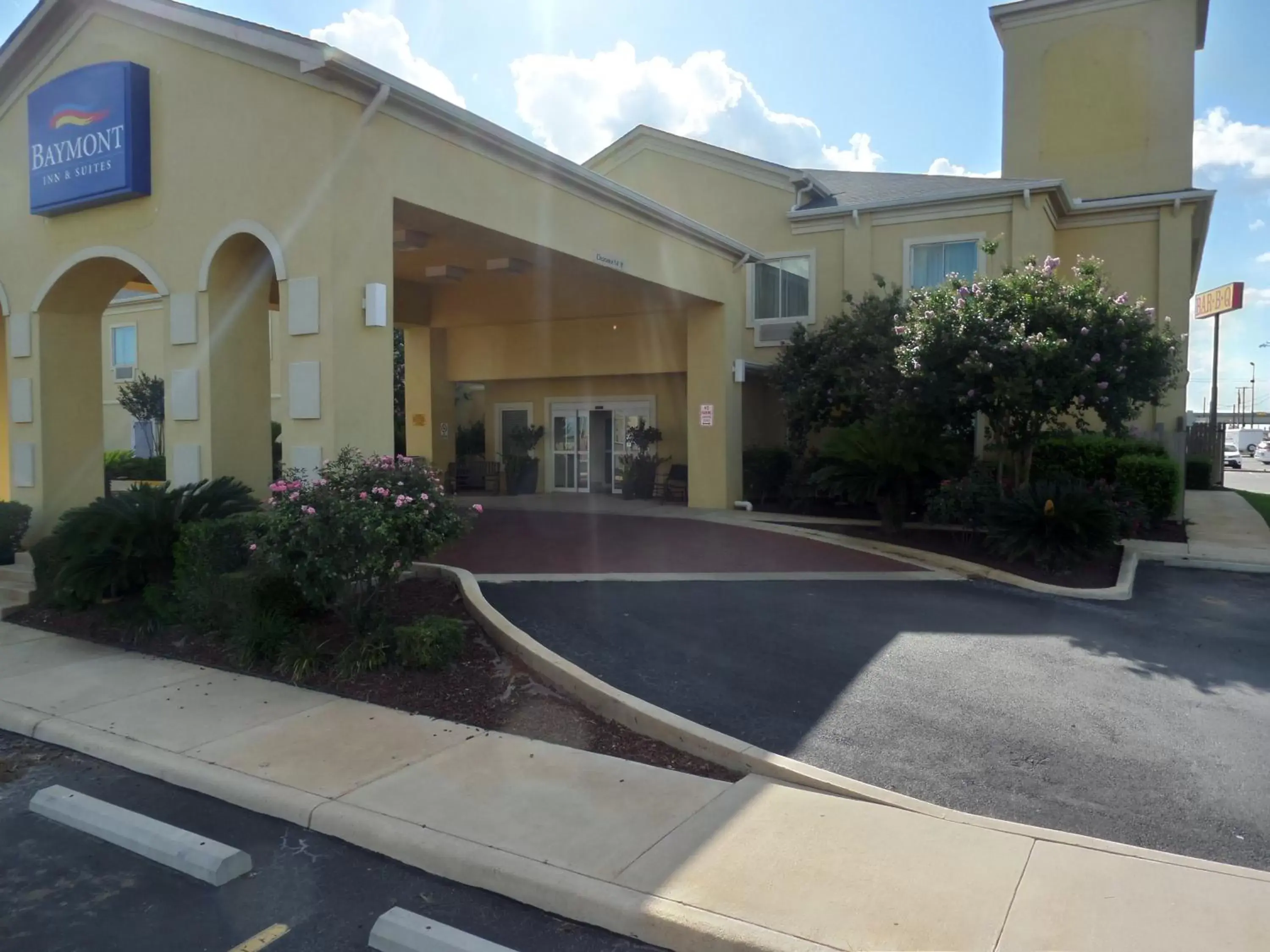 Facade/entrance, Property Building in Baymont by Wyndham Pearsall