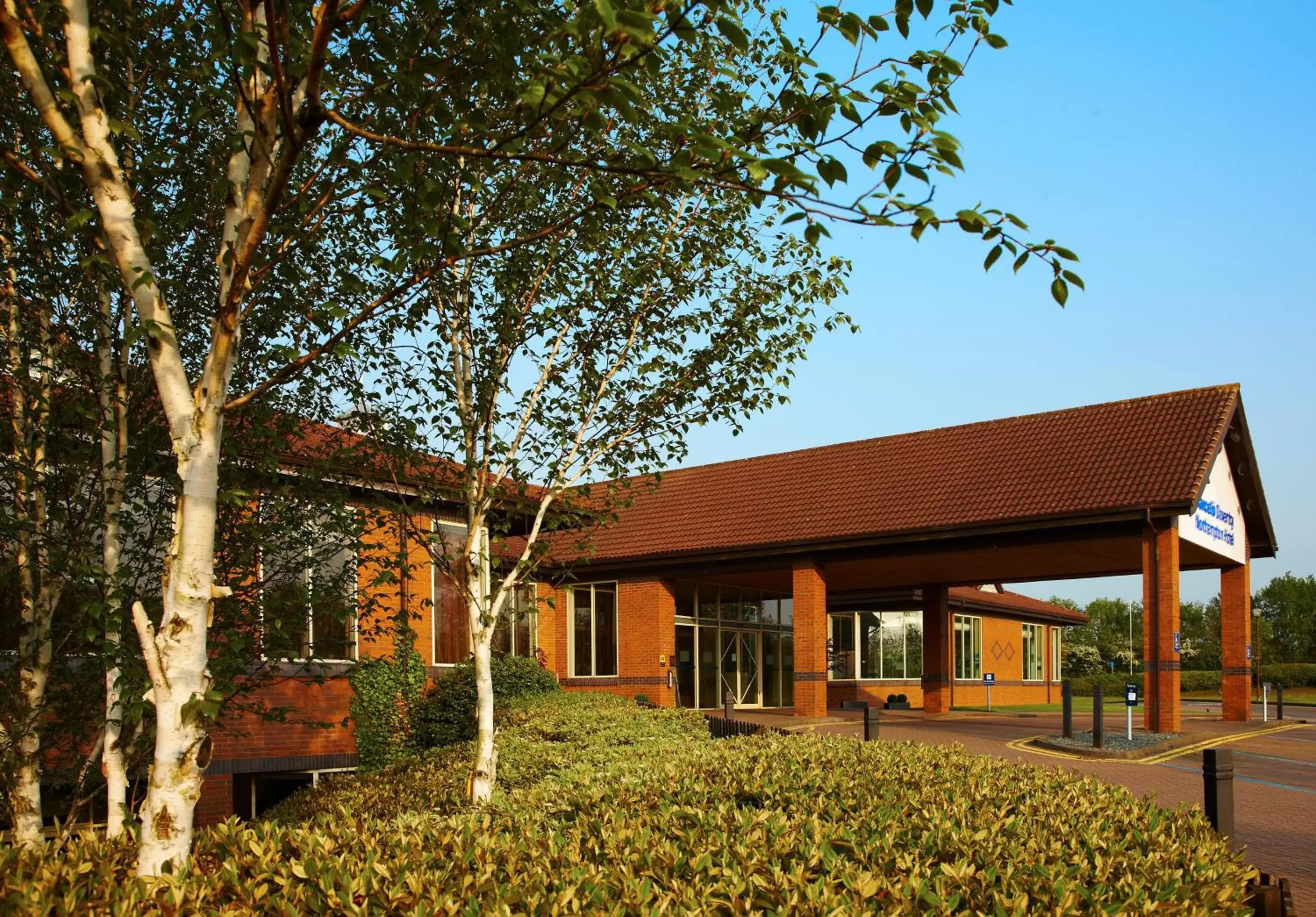 Facade/entrance, Property Building in Mercure Daventry Court Hotel