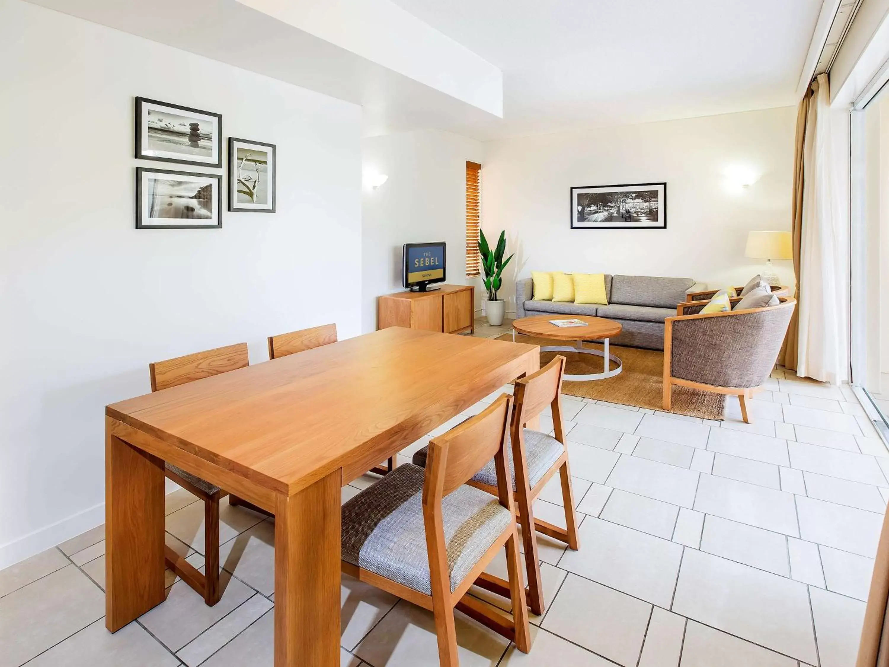 Photo of the whole room, Dining Area in The Sebel Noosa