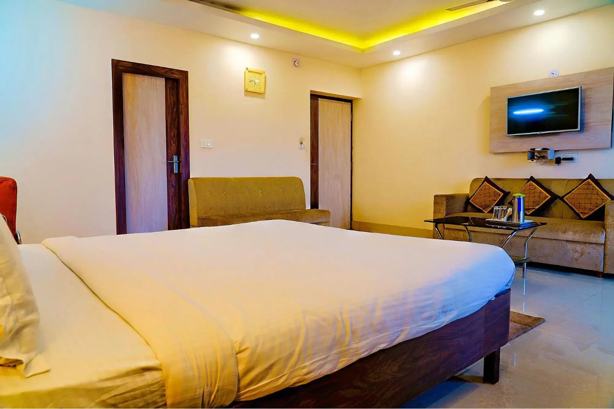 Bed in FabHotel Kanchan Plaza