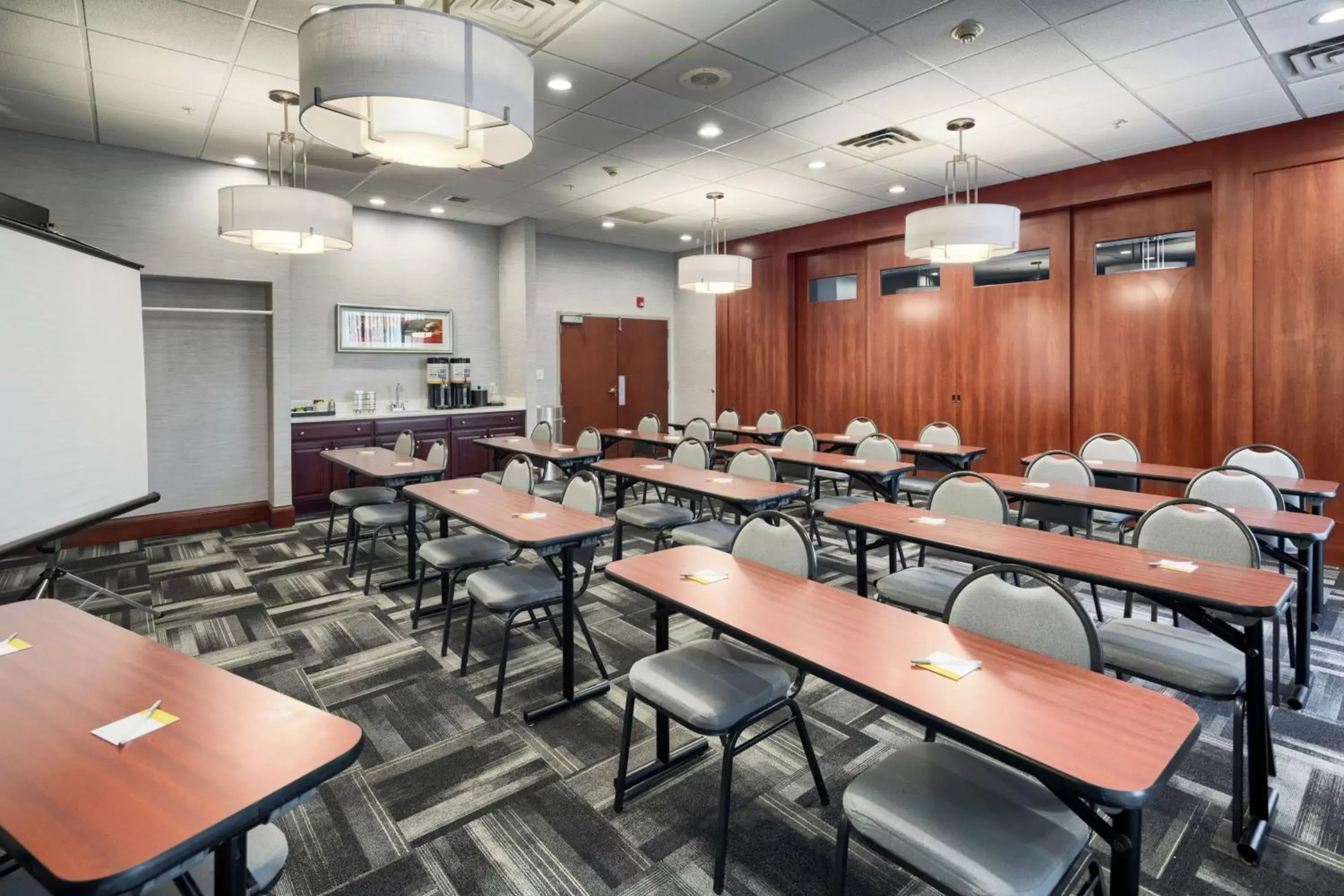 Meeting/conference room in Hampton Inn Louisville Northeast