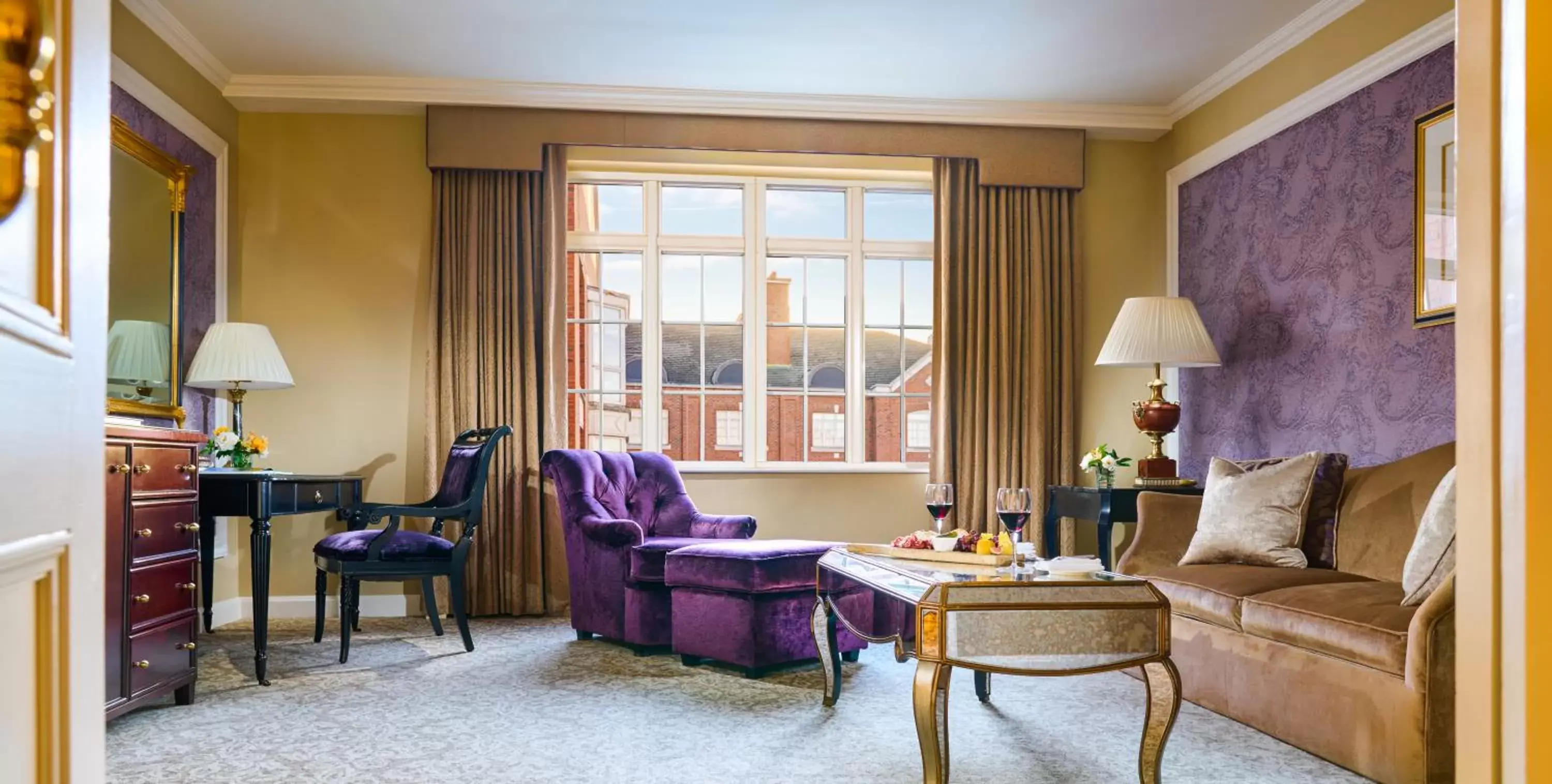 Living room, Seating Area in InterContinental Dublin, an IHG Hotel