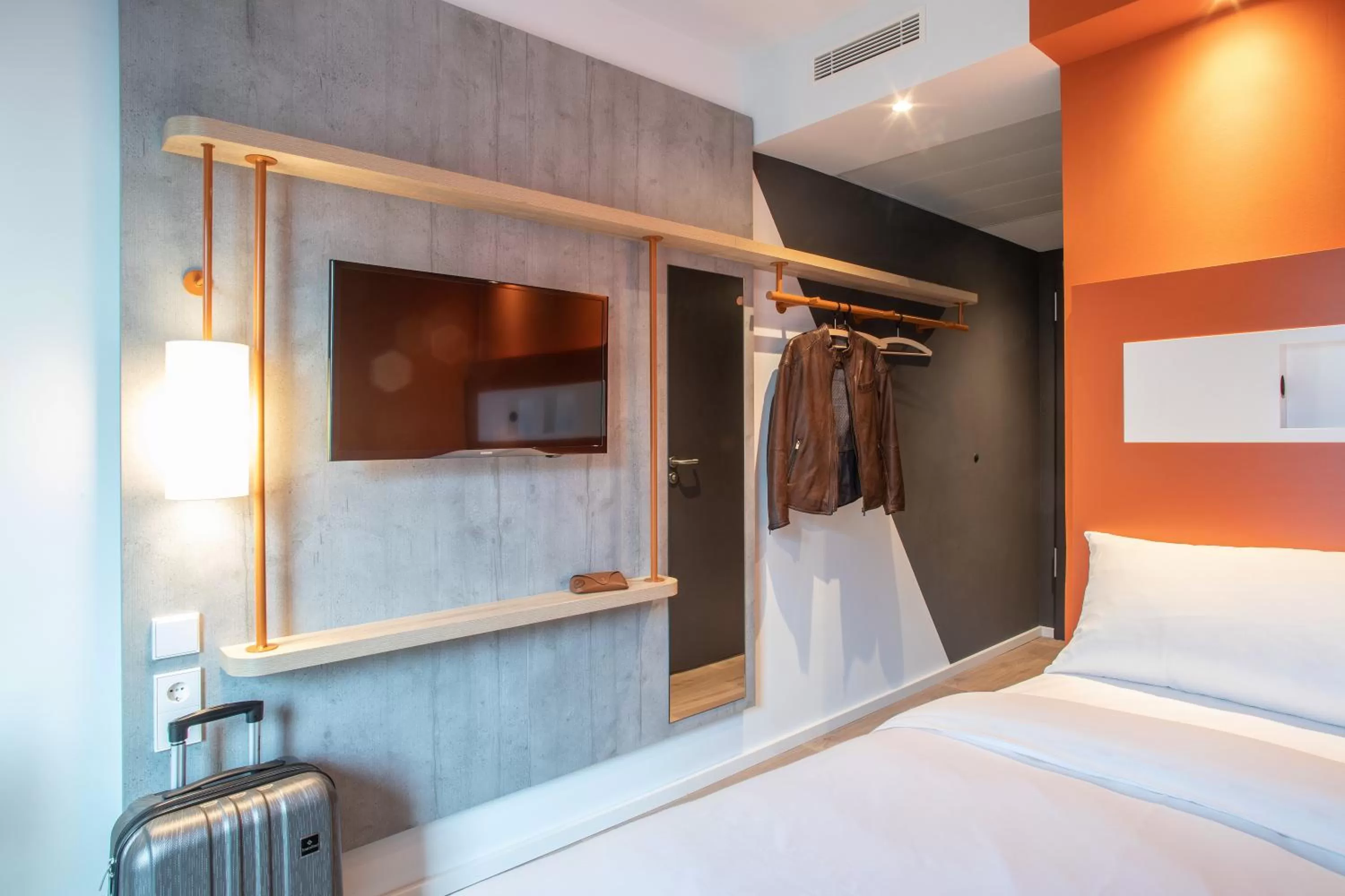 Photo of the whole room, Bed in ibis budget Bayreuth