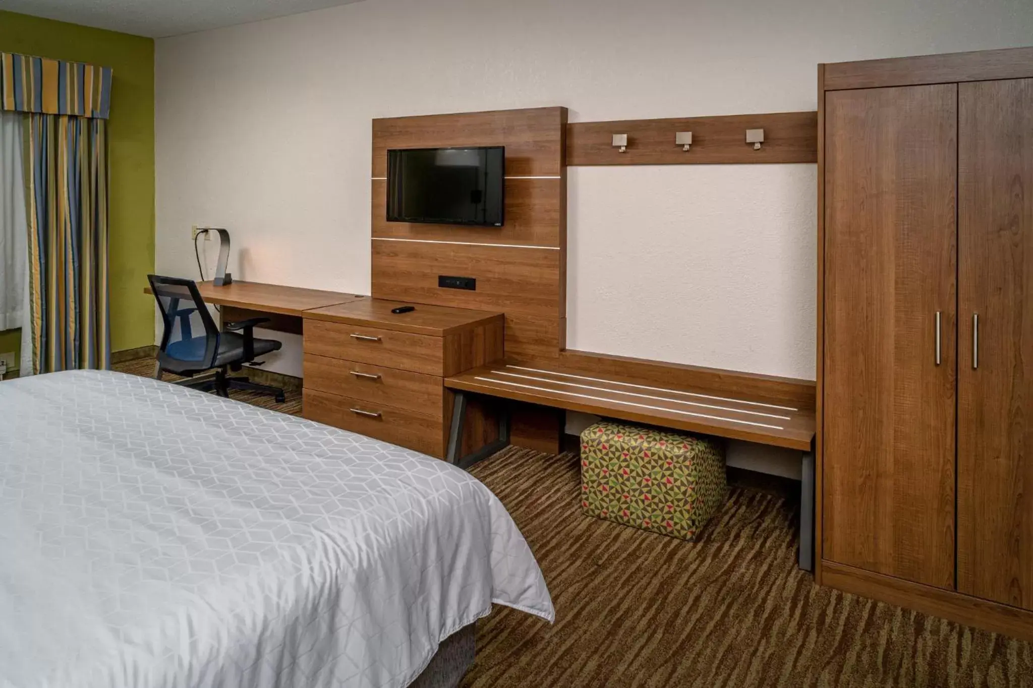 Photo of the whole room in Holiday Inn Express and Suites Pikeville, an IHG Hotel