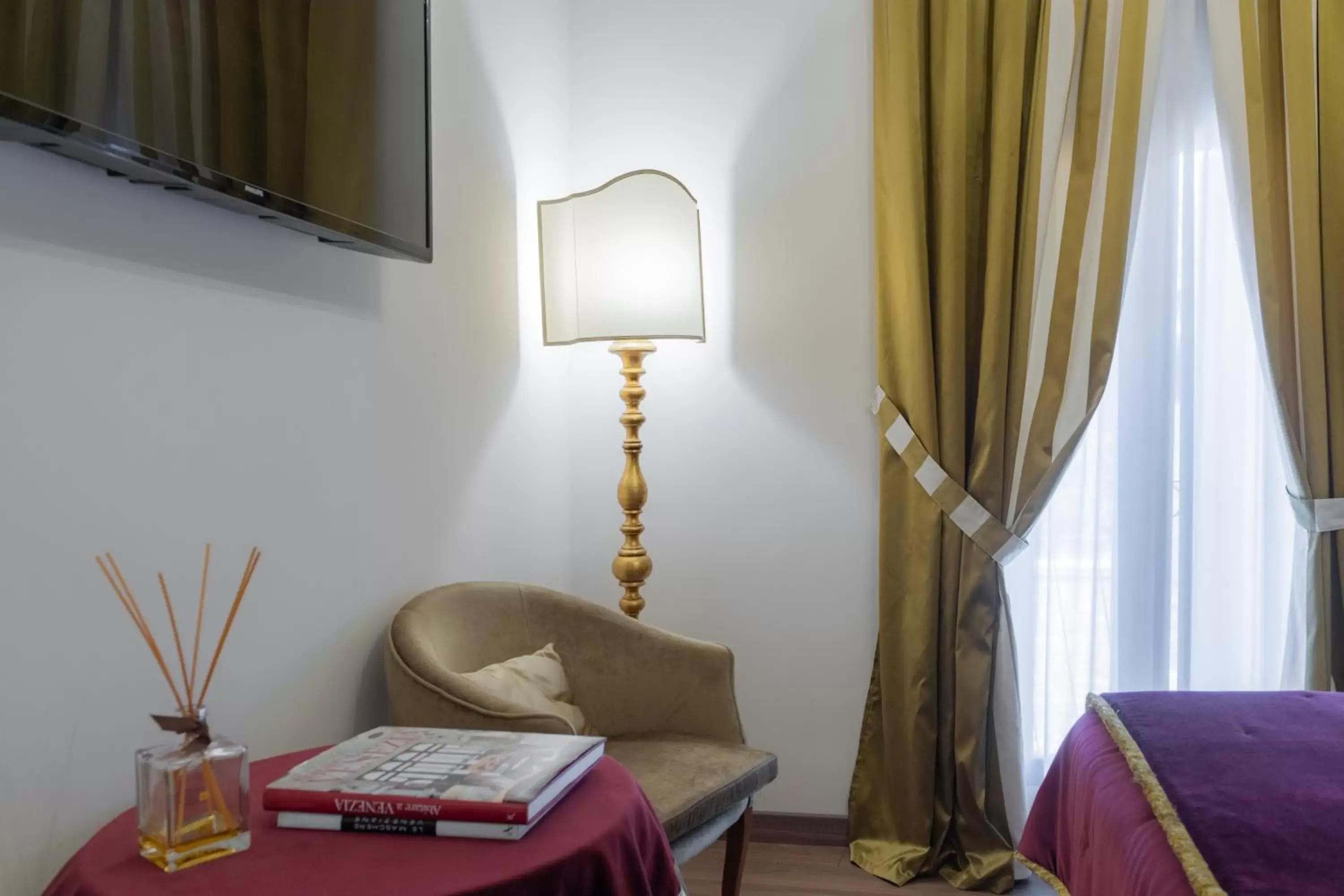 Bedroom, Seating Area in Hotel Concordia