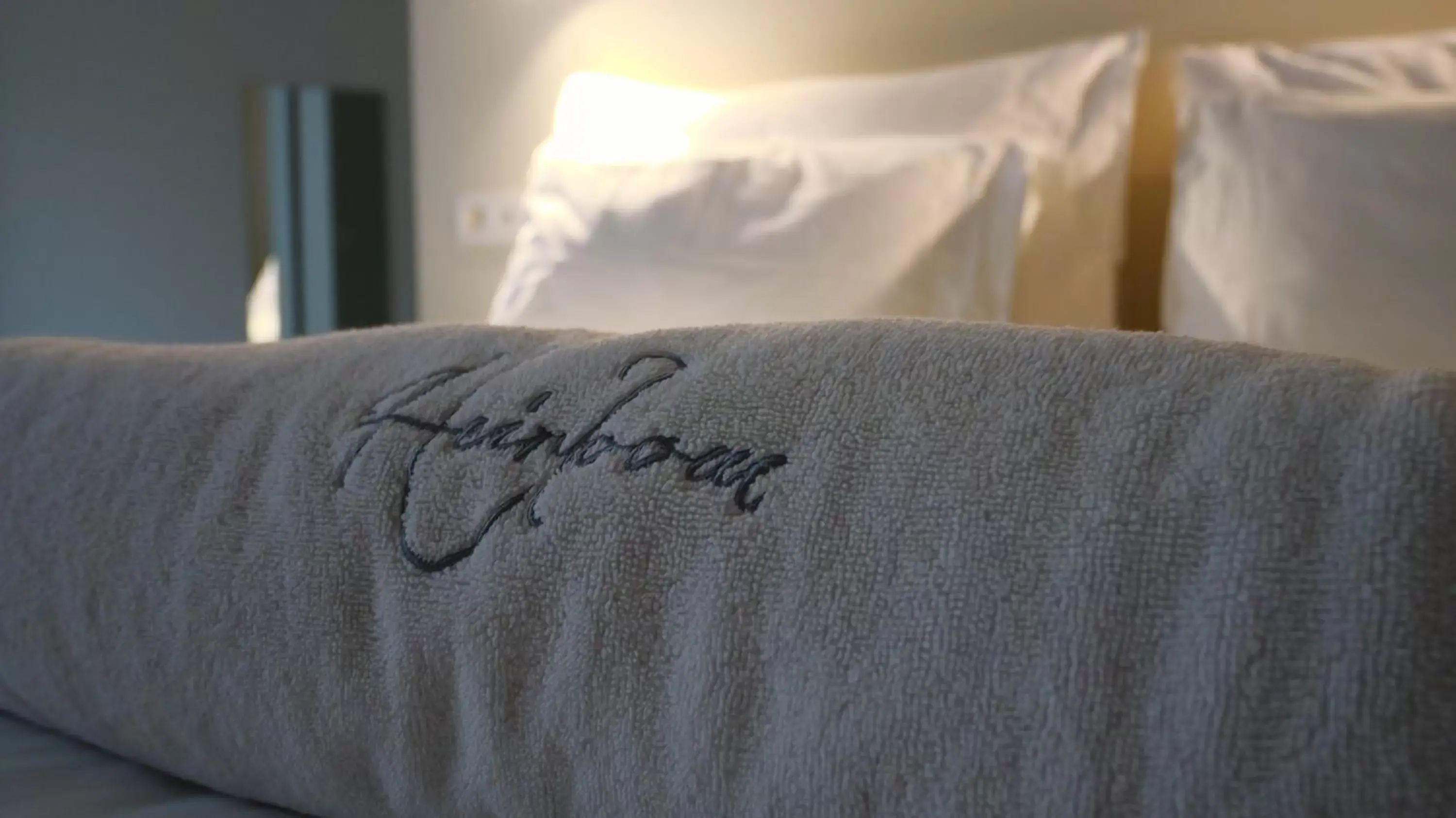 Bedroom, Bed in Heirloom Hotels - The Librarian