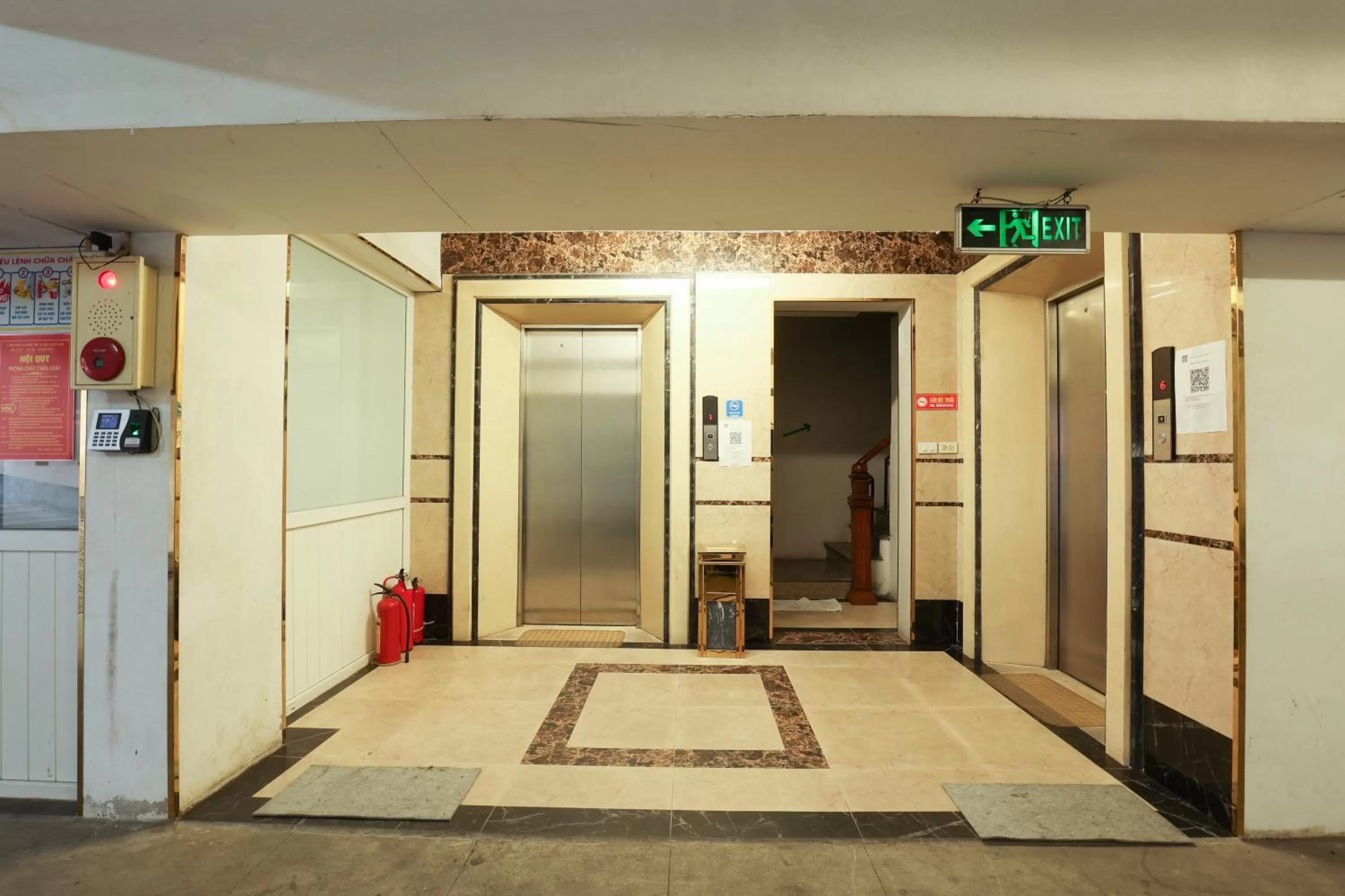 elevator in Gallant Hotel