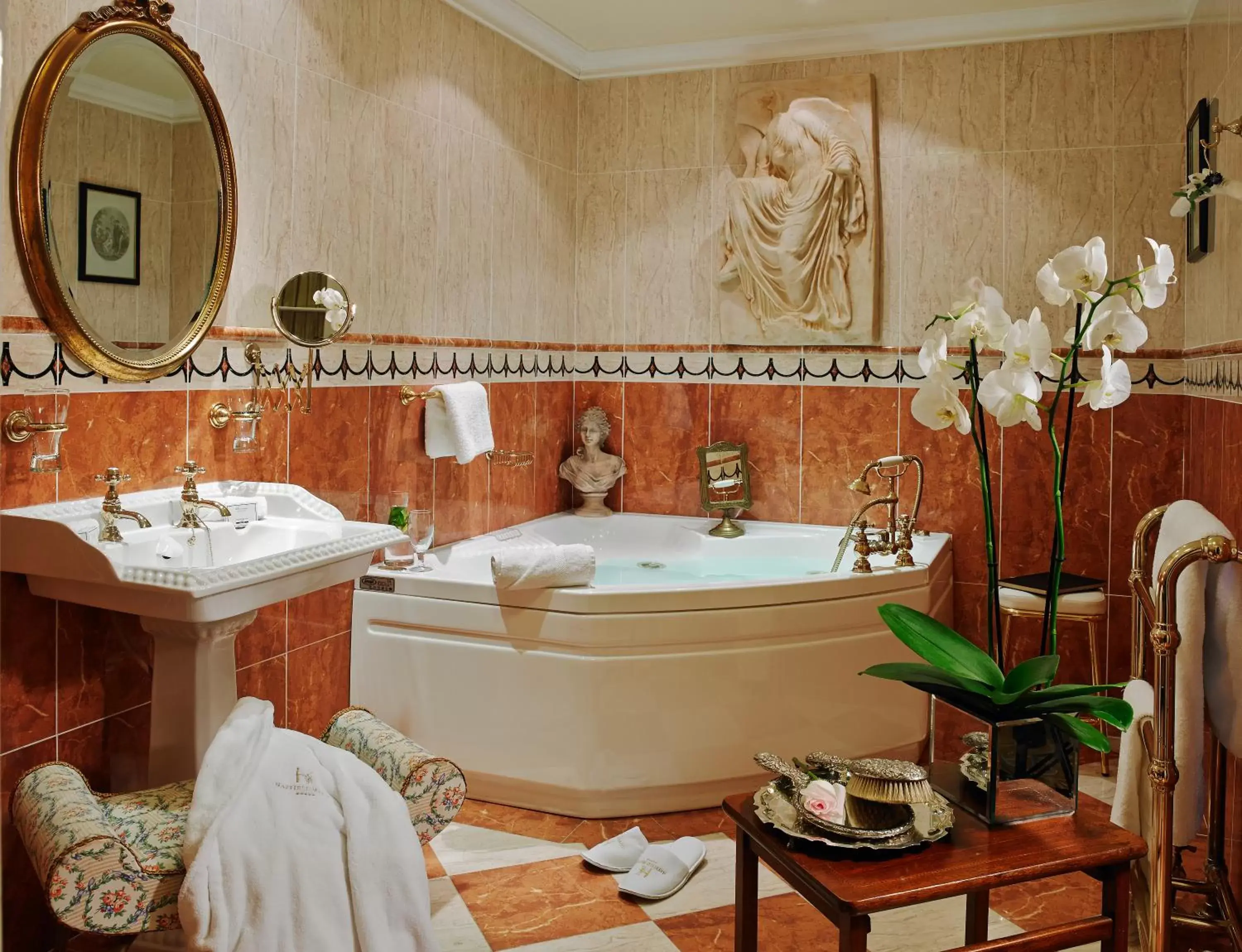 Bathroom in Hayfield Manor