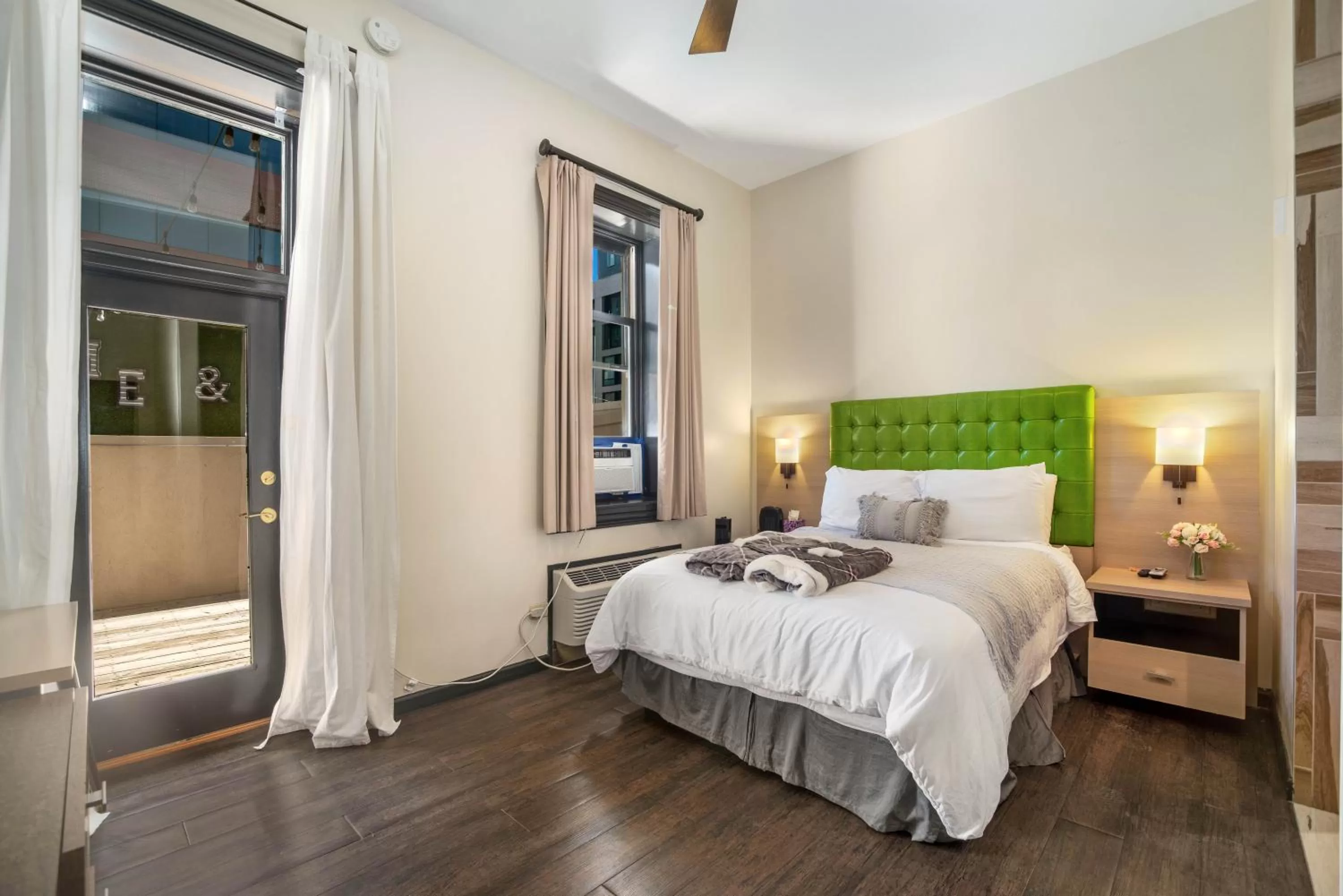 Photo of the whole room, Bed in Good Hotels Downtown Denver