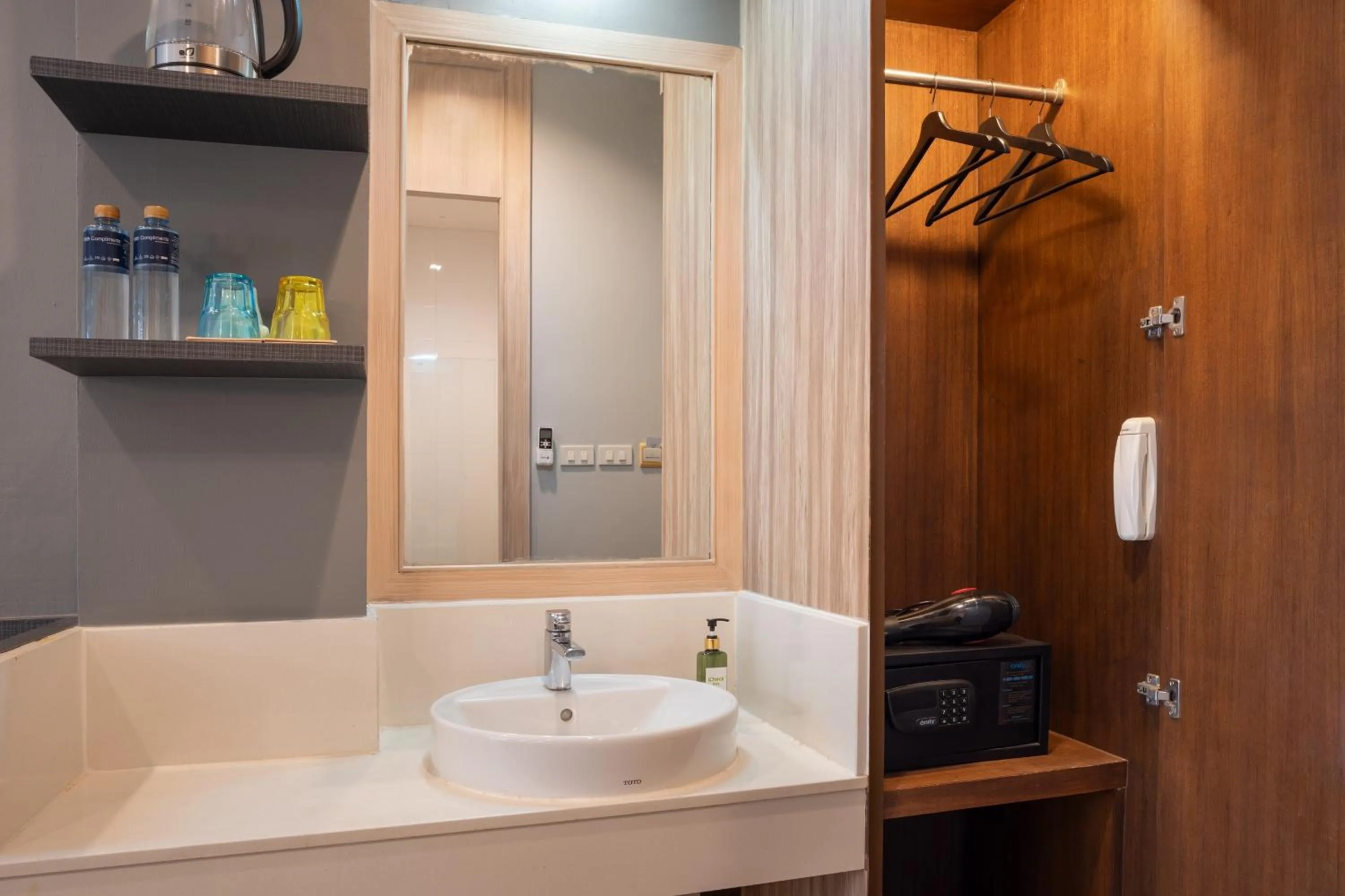 wardrobe in iCheck inn Gems Center Silom