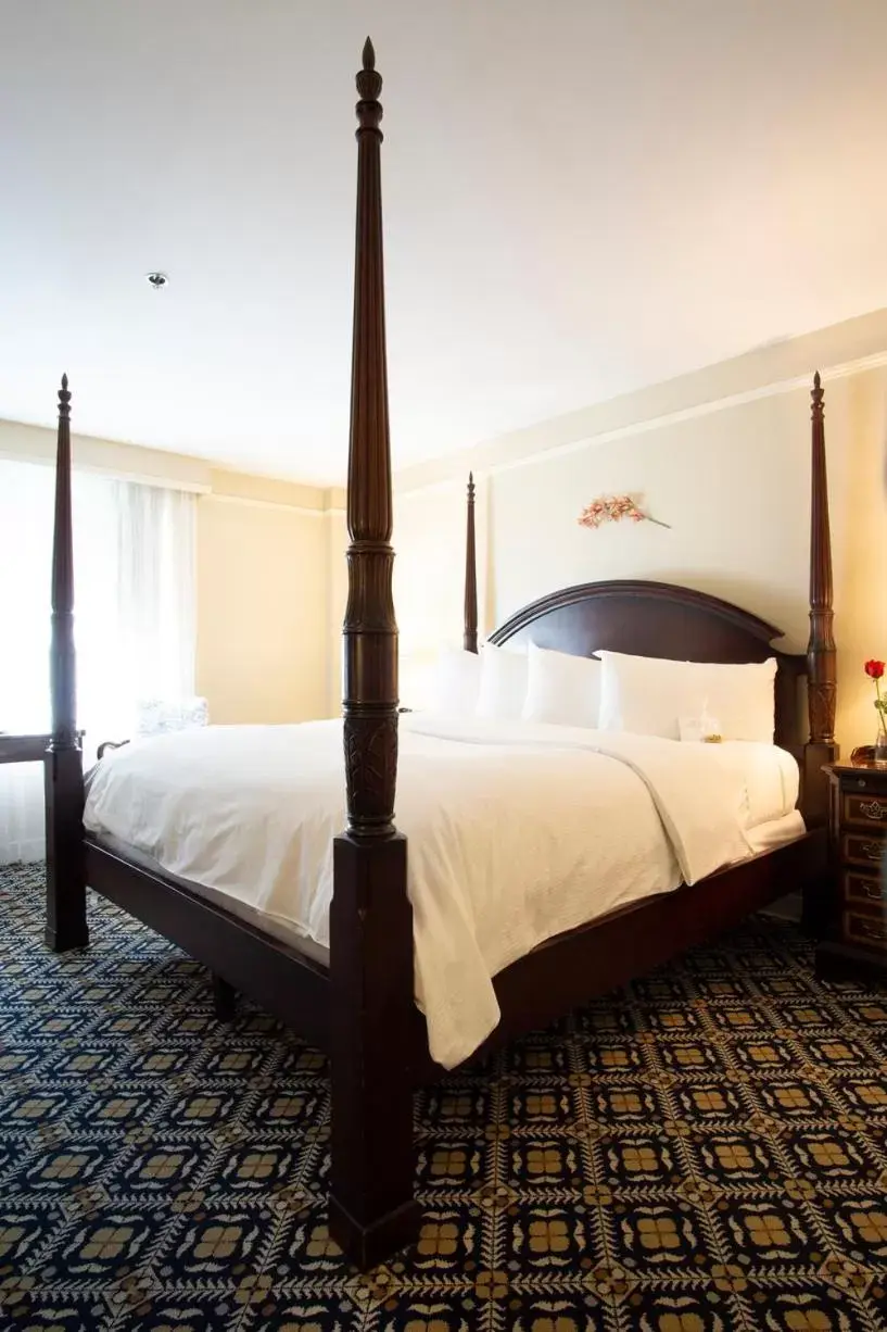 Bedroom, Bed in The Simsbury Inn