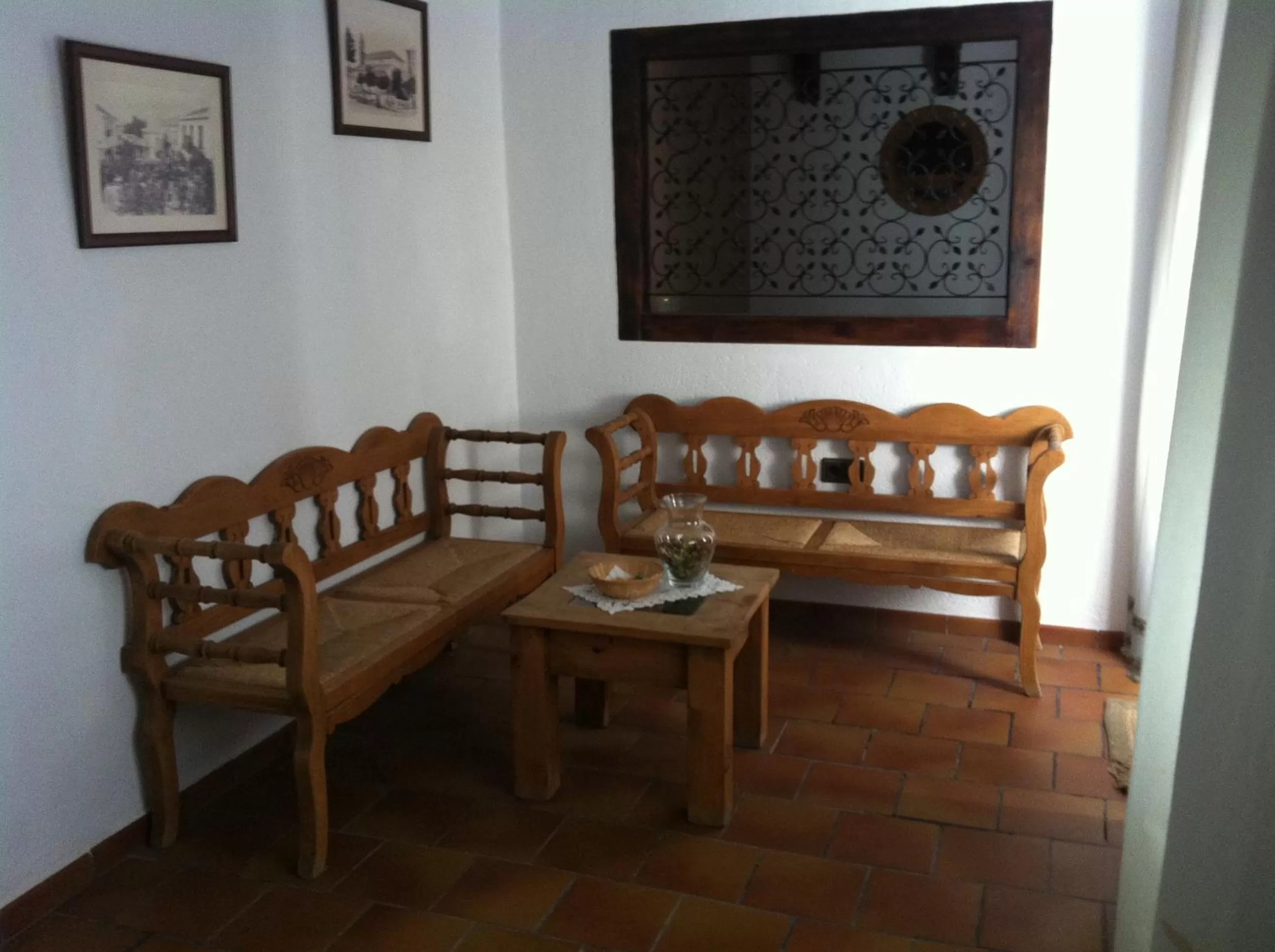 Seating area in Hotel El Tabanco