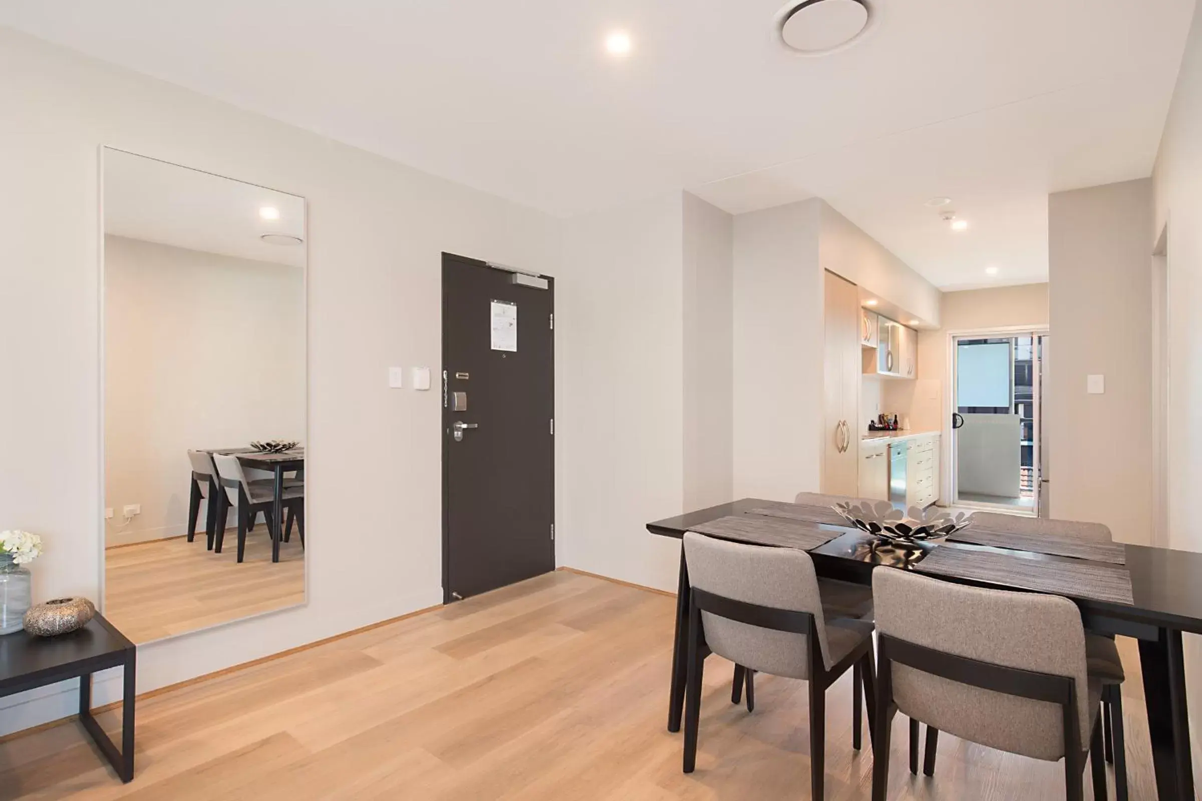 Living room, Dining Area in Jephson Hotel & Apartments