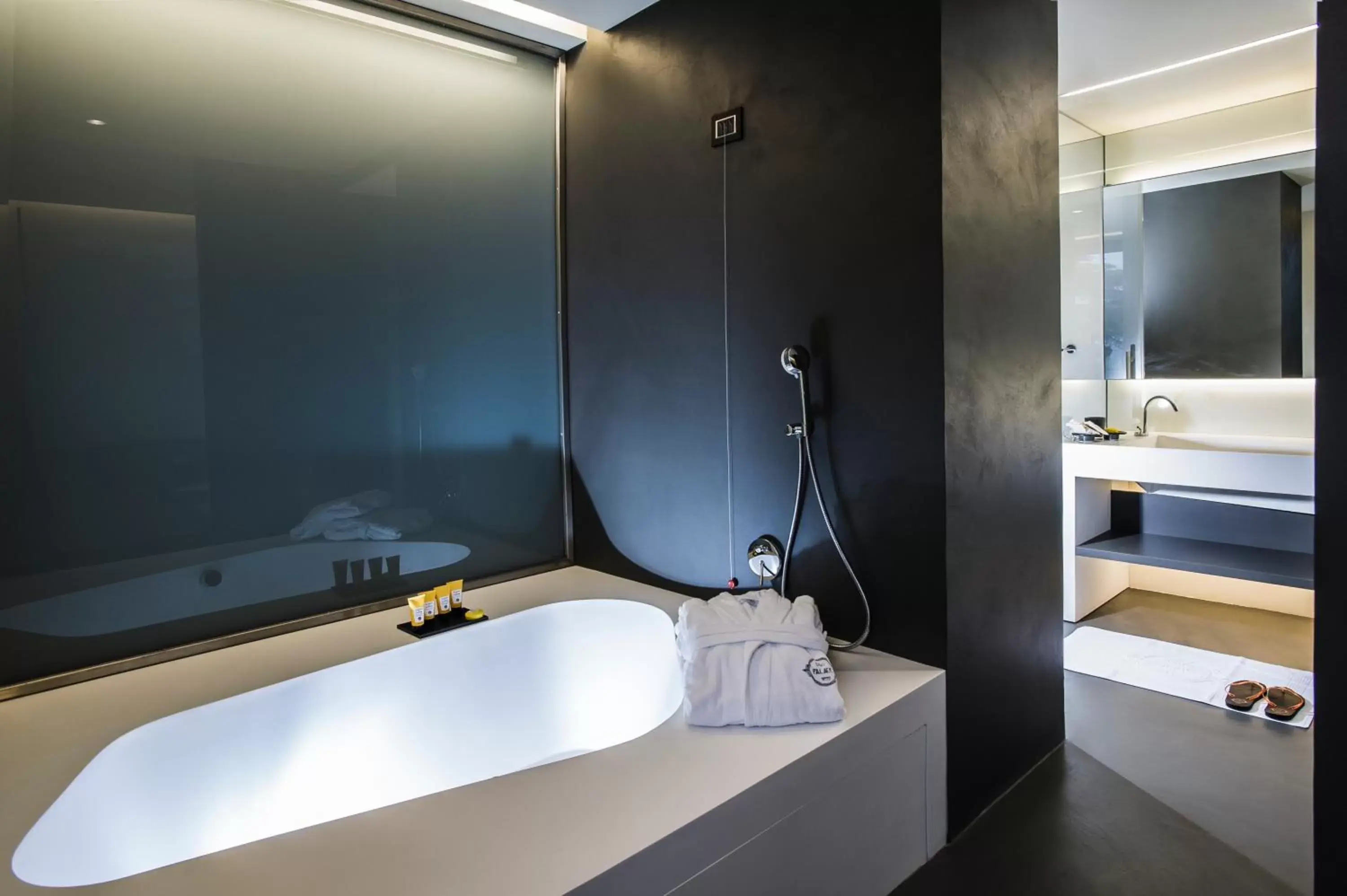 Shower, Bathroom in Lido Palace - The Leading Hotels of the World