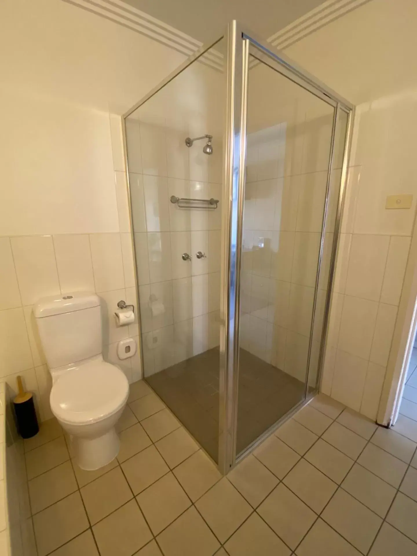 Bathroom in The Saltbush Motor Inn