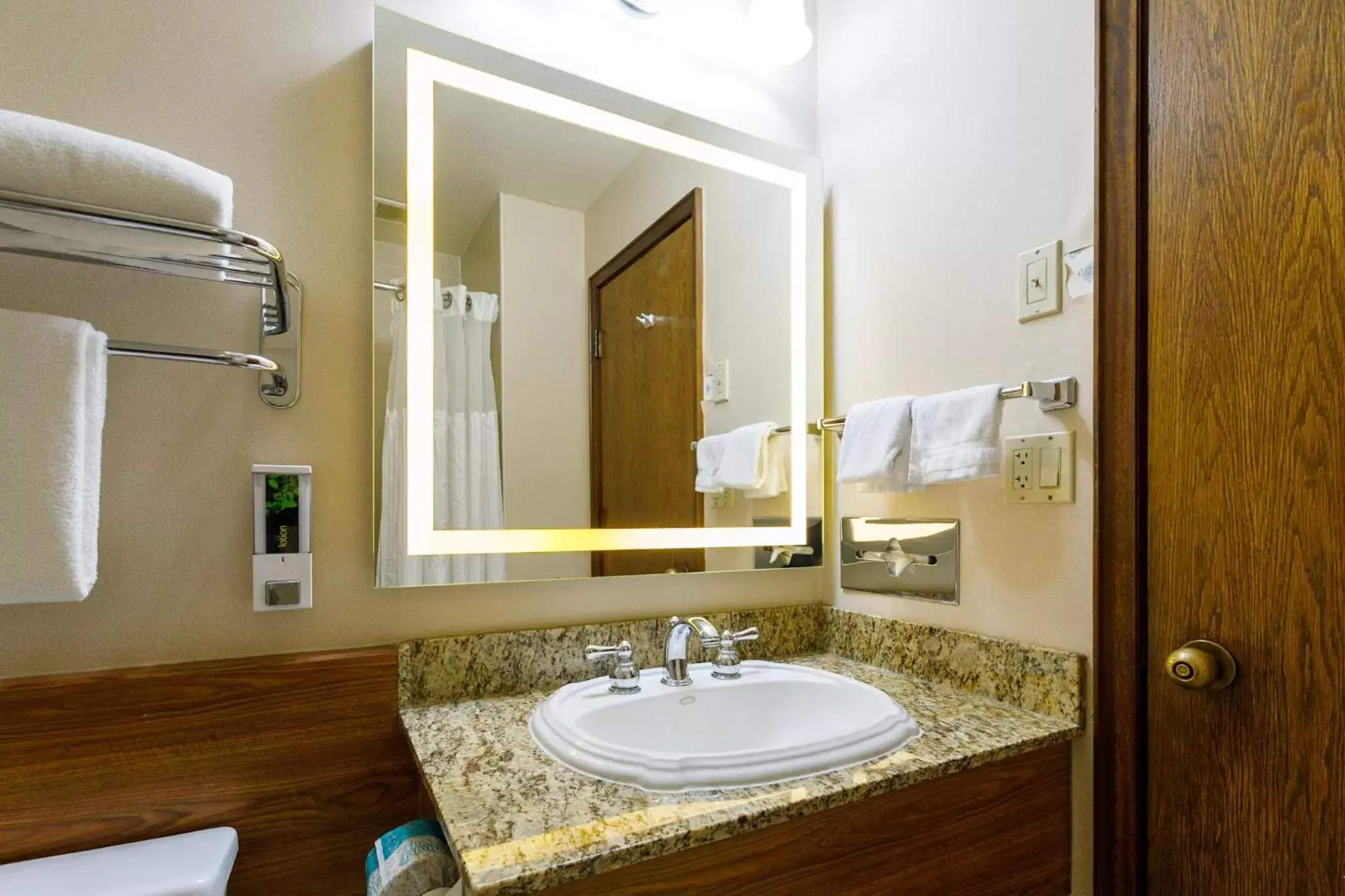 Shower, Bathroom in Gold Country Inn and Casino by Red Lion Hotels