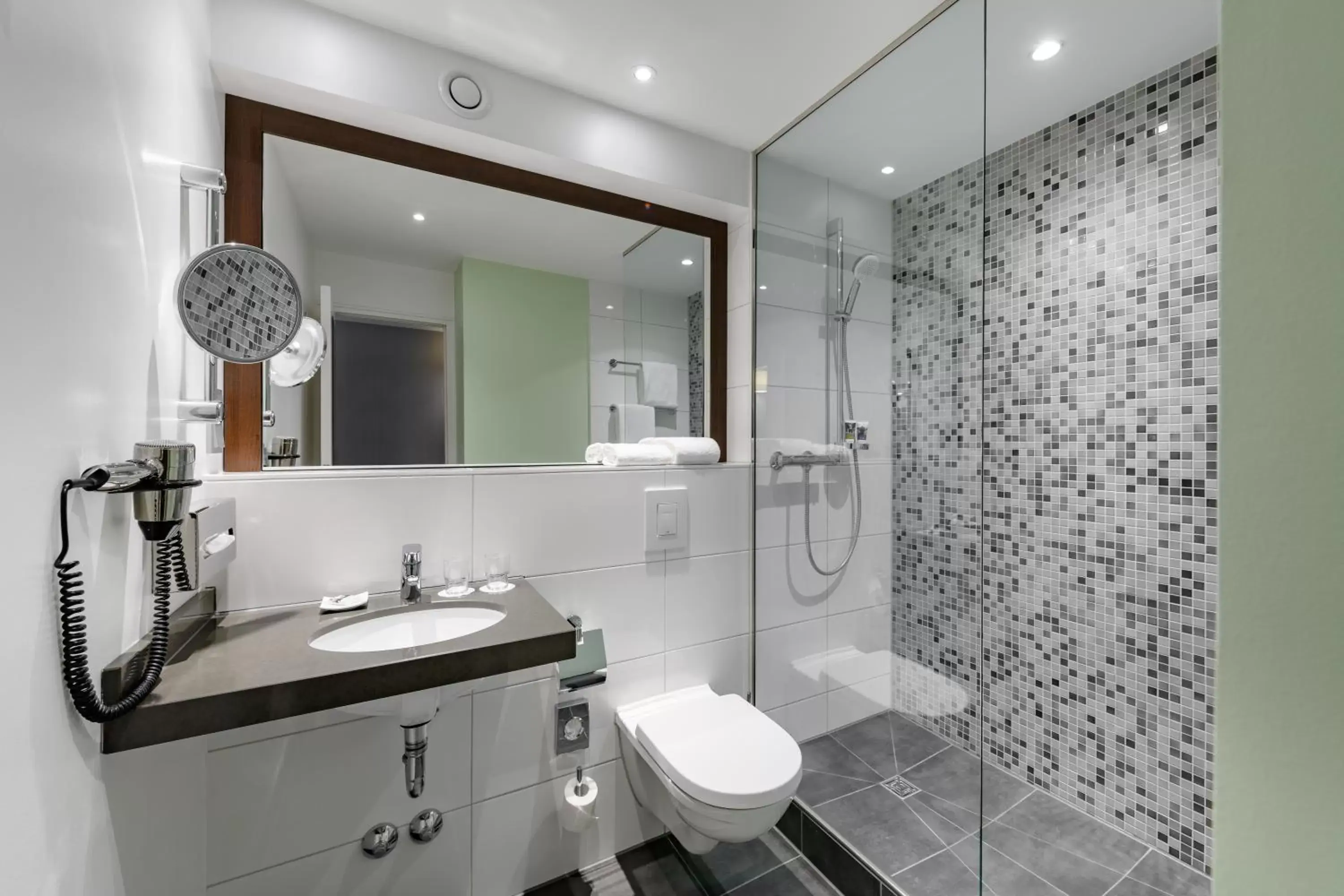 Shower, Bathroom in Mercure Stuttgart Sindelfingen an der Messe