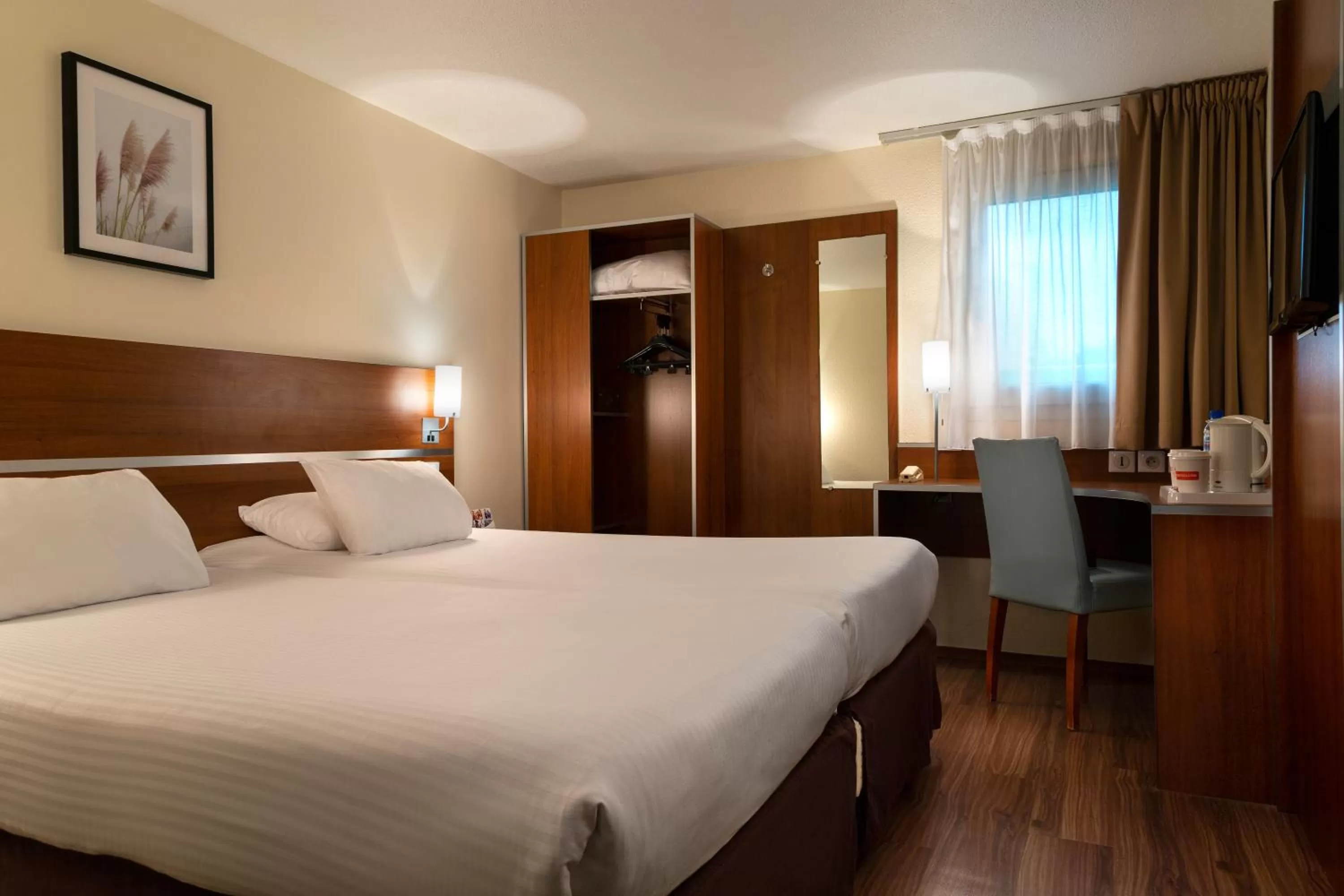 Bed in Comfort Hotel Aeroport Lyon St Exupery