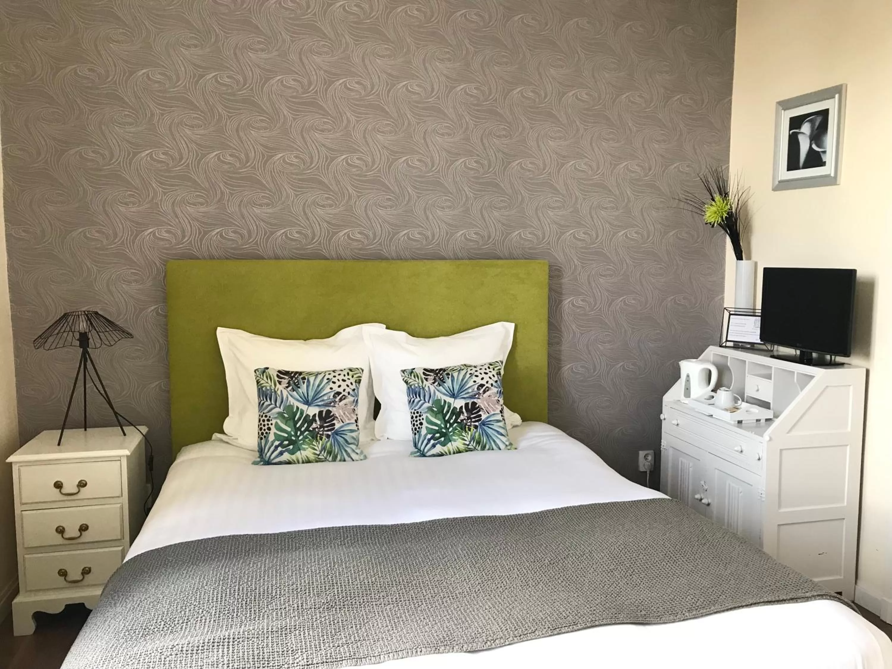 Bedroom, Bed in La Maison de Louisette