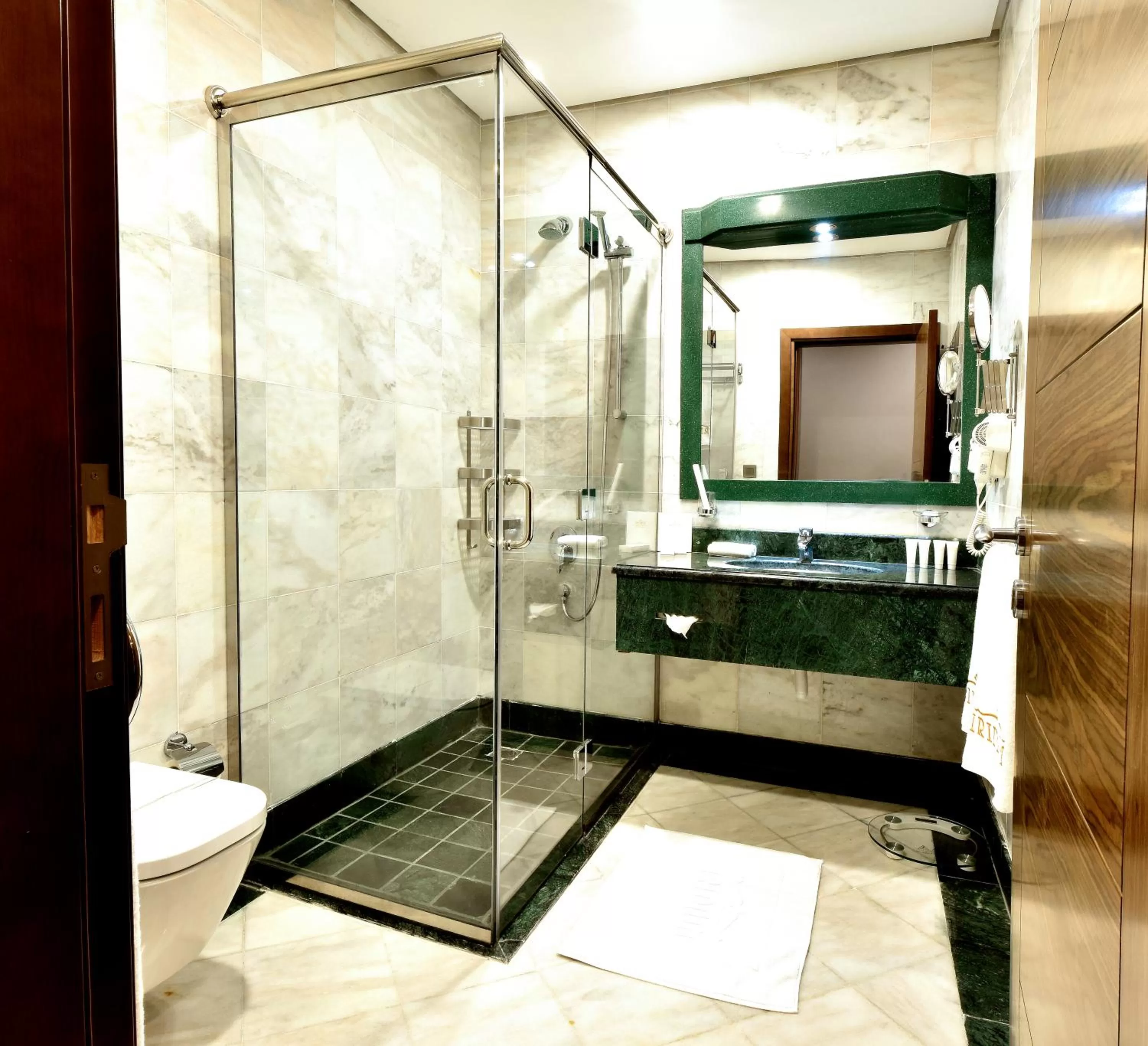 Shower in Iridium 70 Hotel