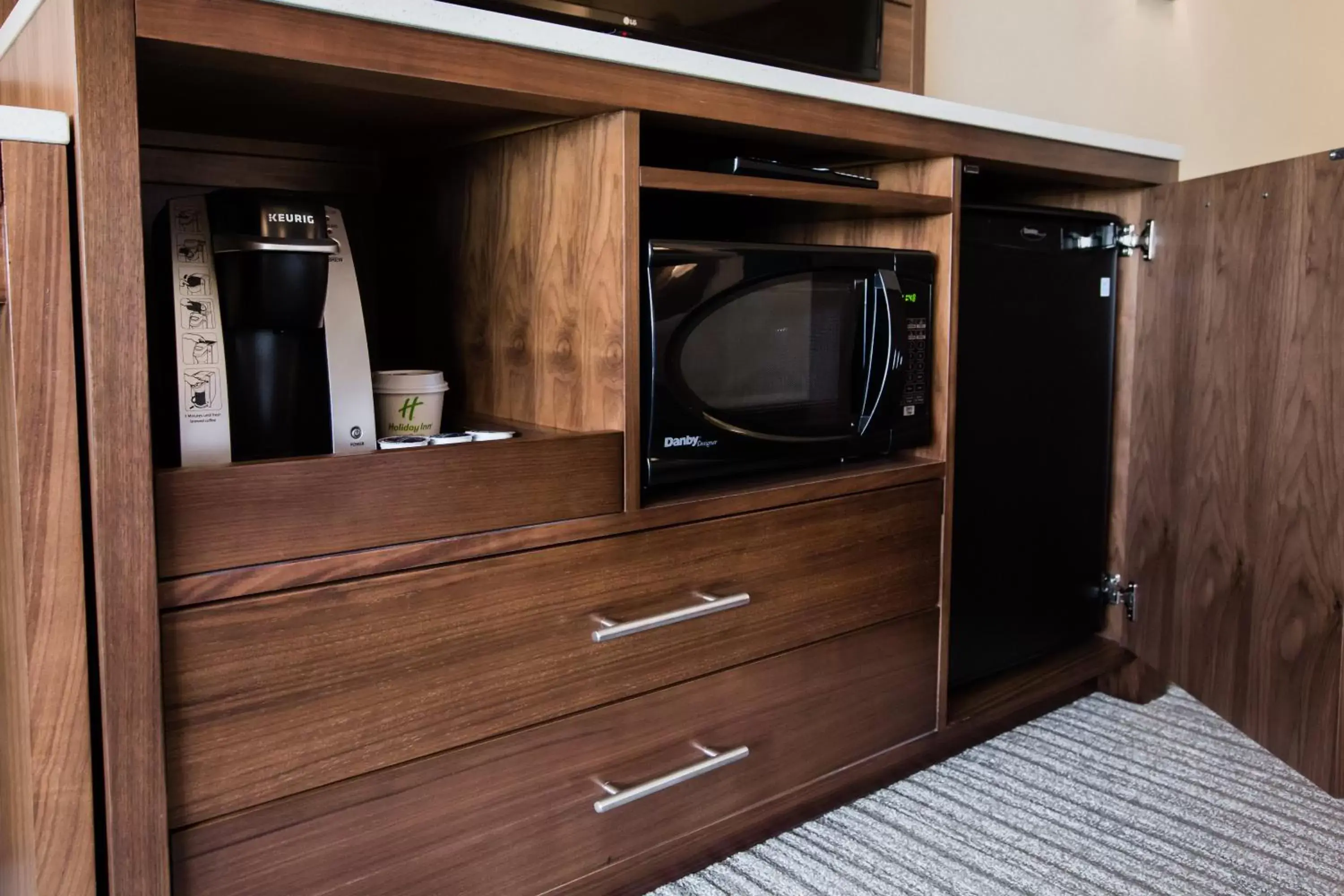 Photo of the whole room, TV/Entertainment Center in Holiday Inn Hotel & Suites Calgary South - Conference Ctr, an IHG Hotel