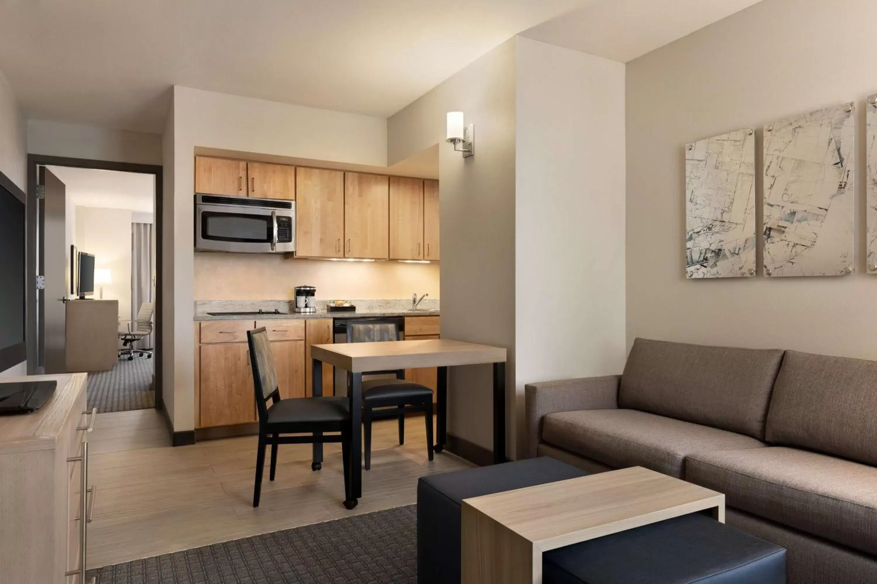 Kitchen or kitchenette, Seating Area in Homewood Suites University City Philadelphia