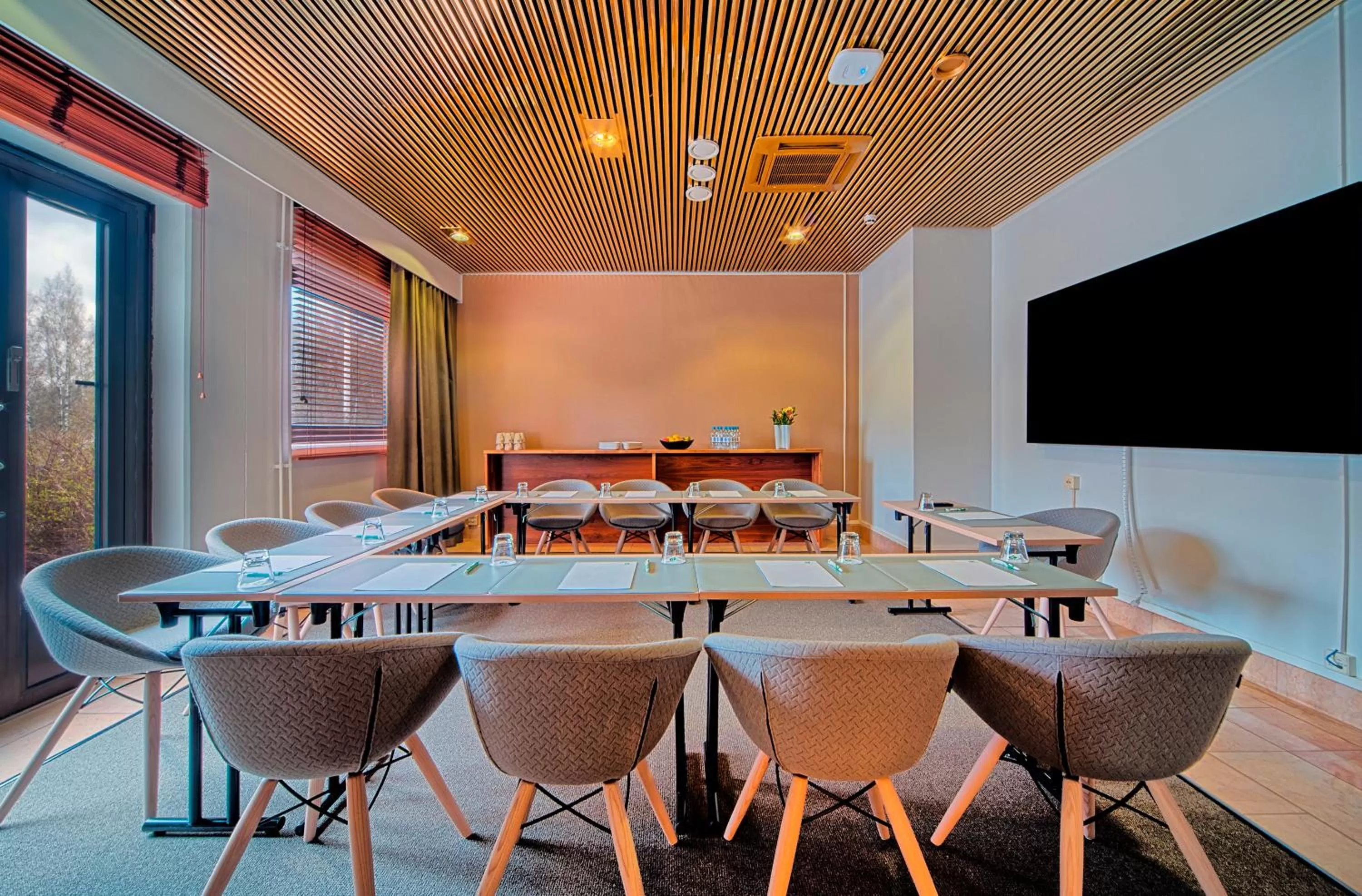 Meeting/conference room in Holiday Inn Helsinki-Vantaa Airport by IHG